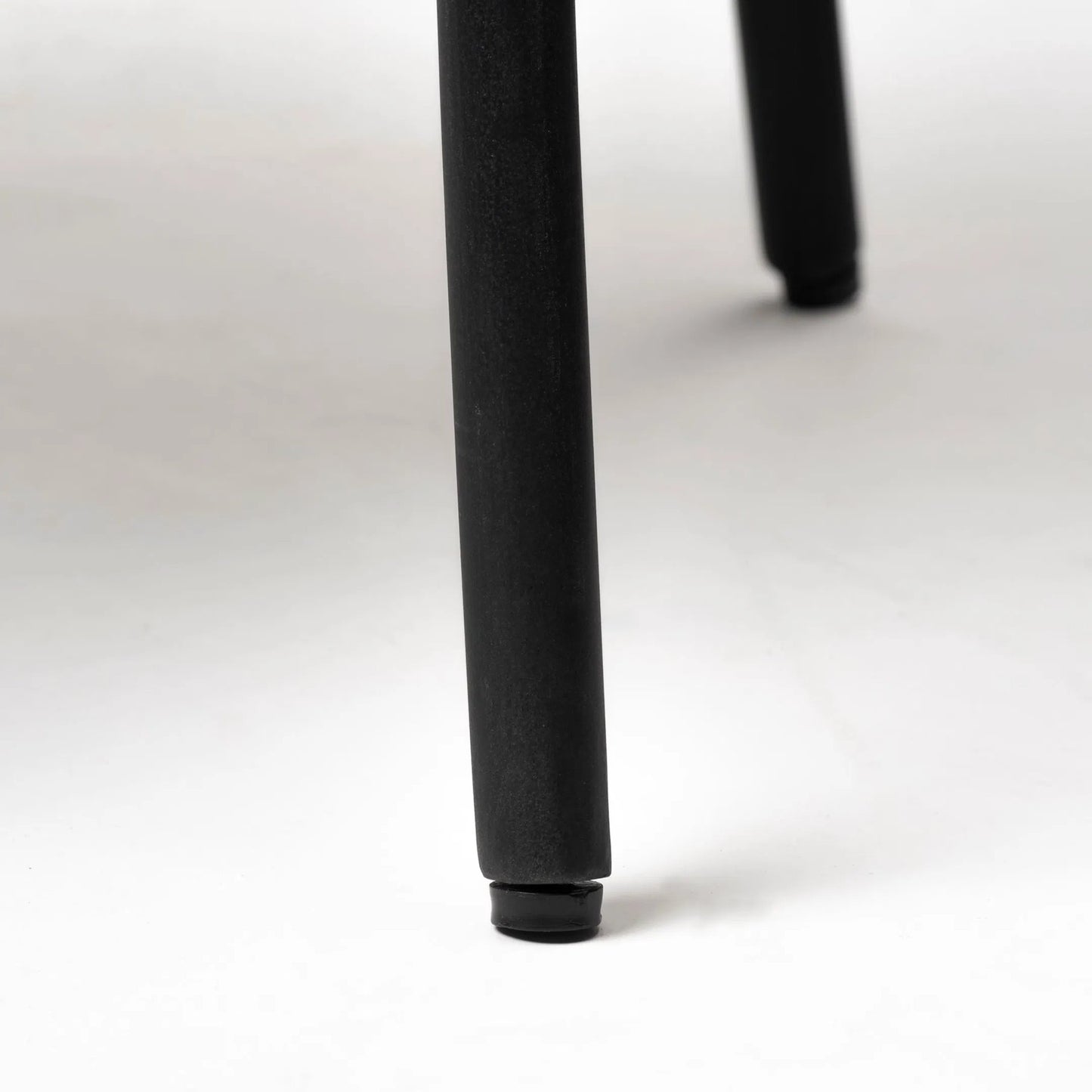 010 SR-815160 | Closeup | Etienne Table by Mercana in black wood, white marble. Made from unique in a eclectic & global style.