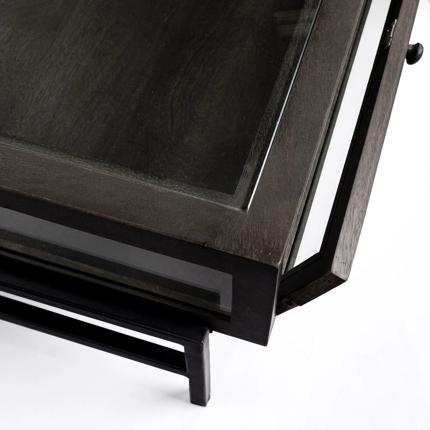 005 SR-814790 | Closeup | Arelius Coffee Table / Square by Mercana in natural. Made from unique in a modern style.