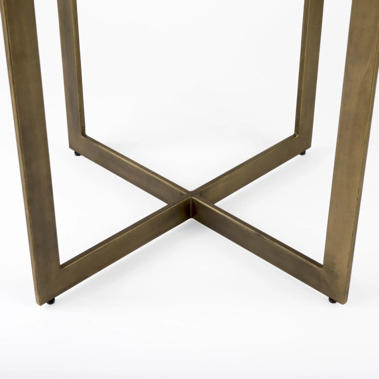 007 SI-2369433 | Closeup | Faye Square Dining Table by Mercana. Made from solid wood in a unique style.