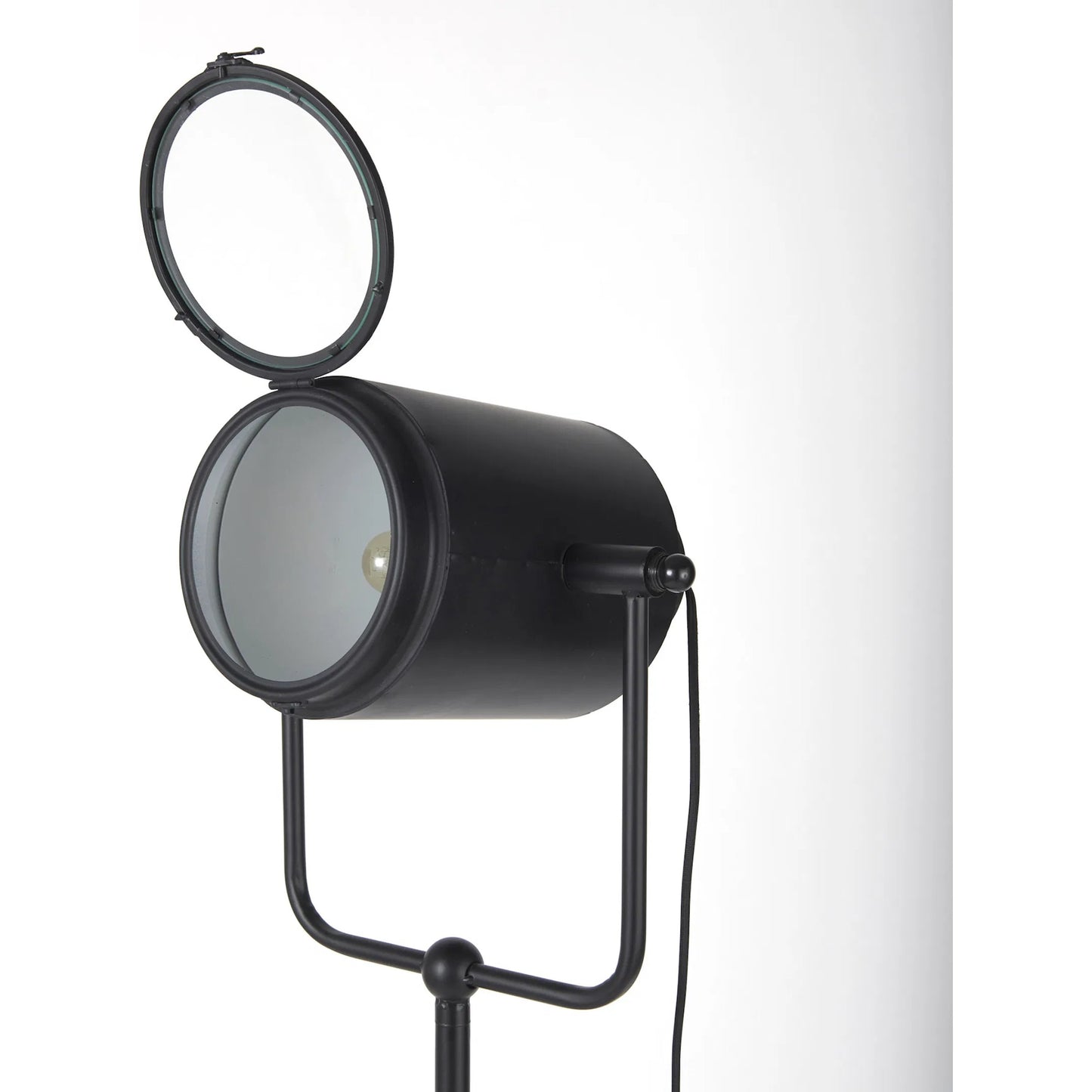 014 SI-2369285 | Closeup | Debdou Floor Lamp by Mercana. Made from metal in a modern style.