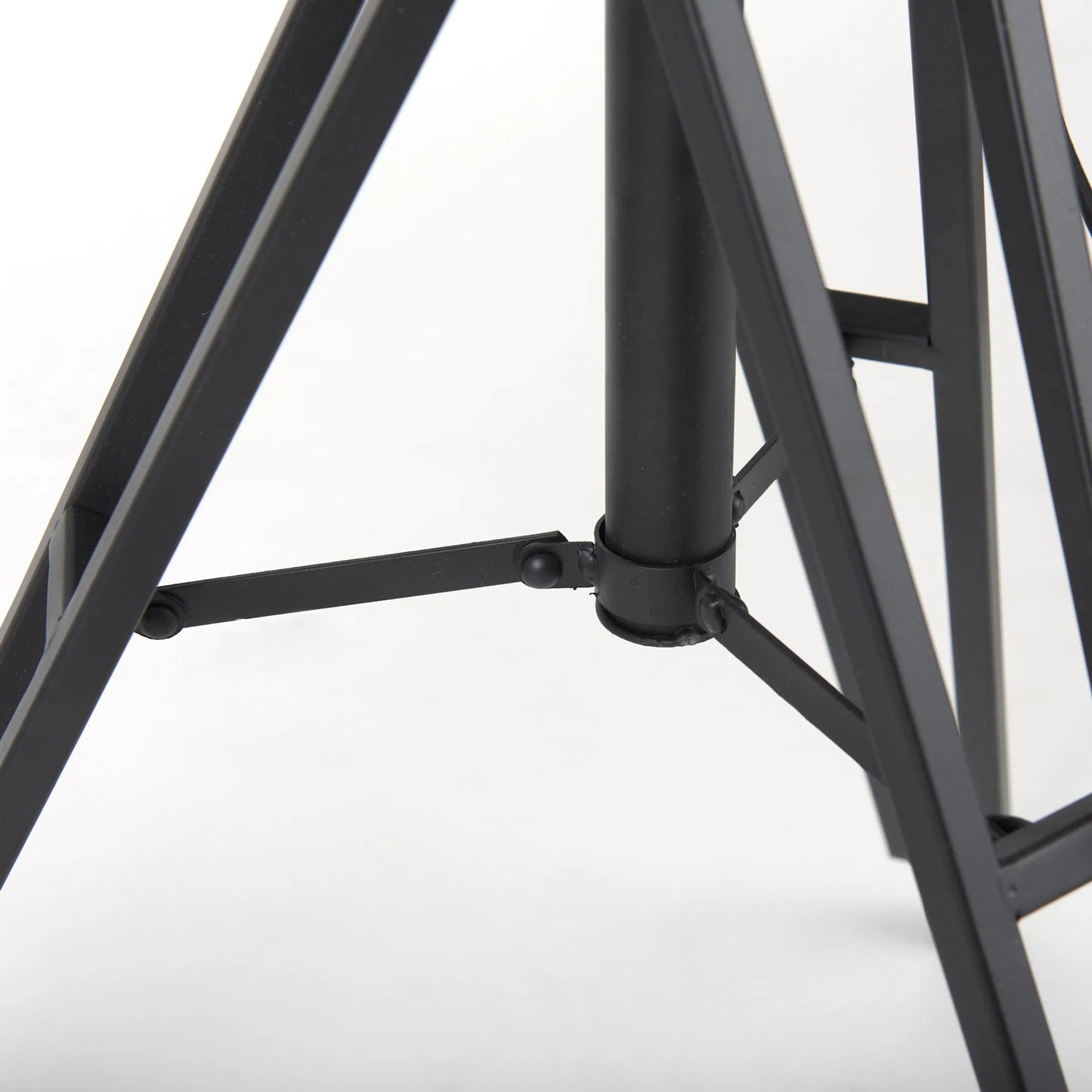 018 SI-2369285 | Closeup | Debdou Floor Lamp by Mercana. Made from metal in a modern style.