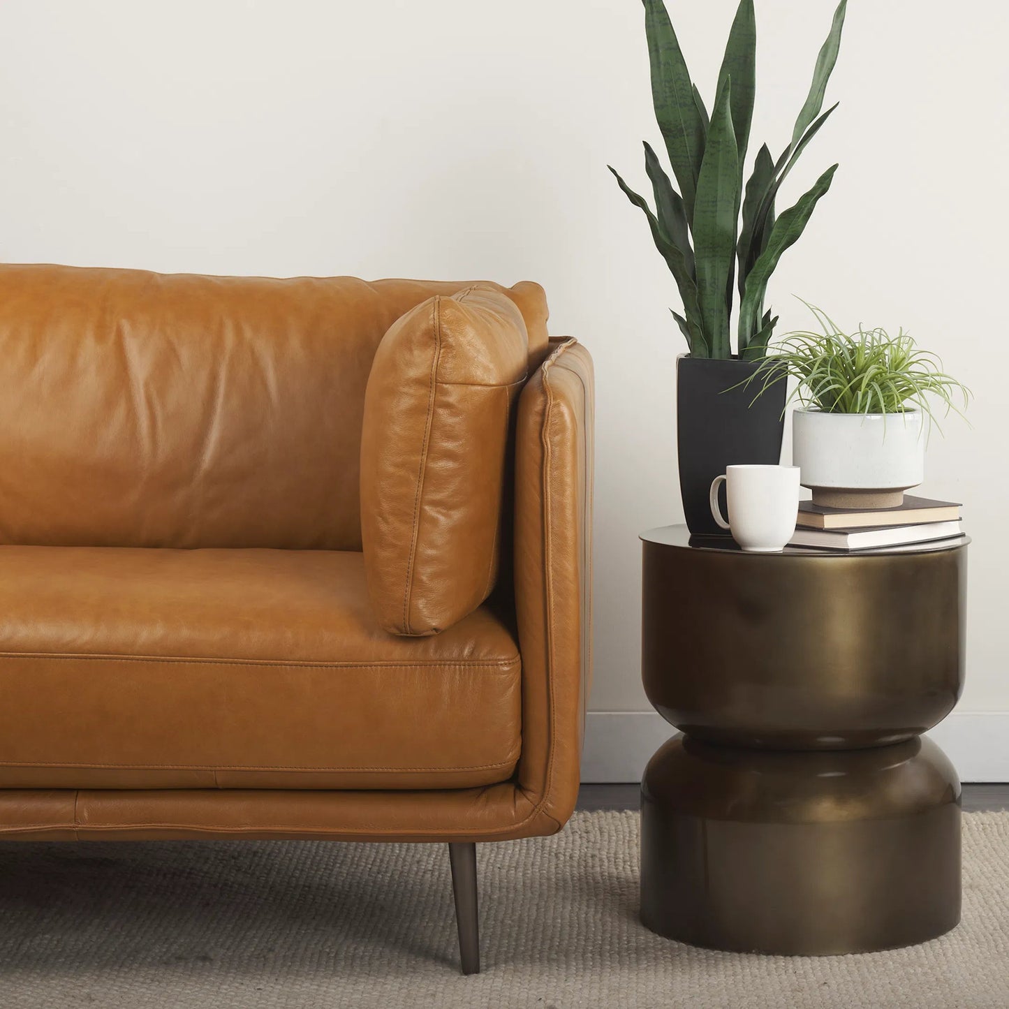 037 SI-1717945 | Lifestyle | Catriona Accent Table by Mercana in brass. Made from unique in a unique style.