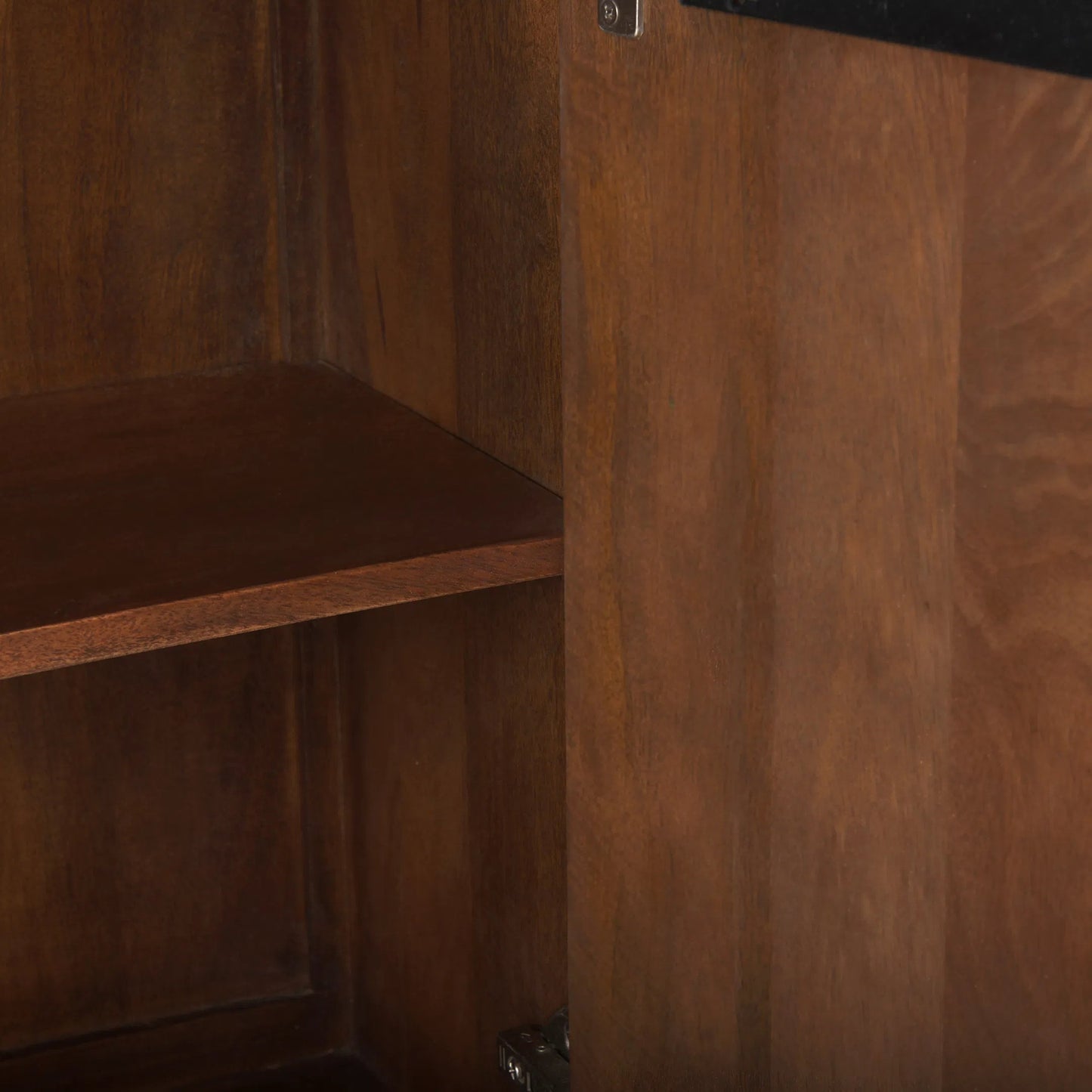 020 SI-2369931 | Closeup | Lance Sideboard by Mercana in brown. Made from solid wood in a transitional style.