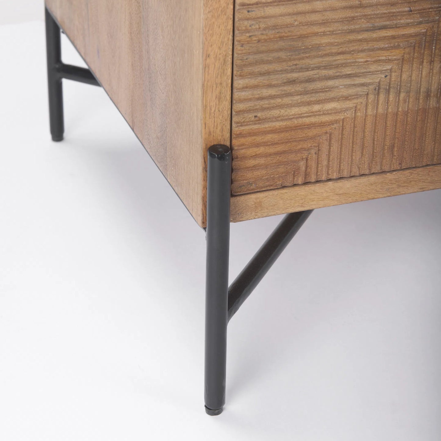 008 SI-2369893 | Closeup | Cairo Side Table by Mercana in brown. Made from solid wood in a unique style.
