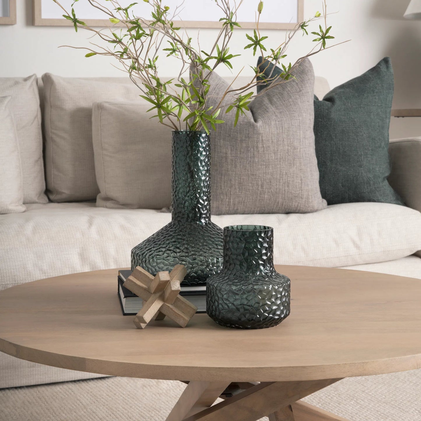013 SI-2370192 | Lifestyle | Jolene Vase by Mercana. Made from glass in a modern style.