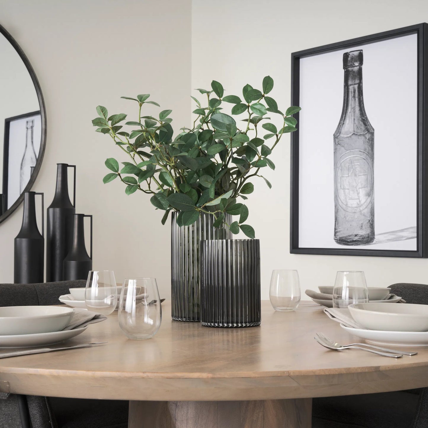 029 SI-2370188 | Lifestyle | Dawn Vase by Mercana. Made from glass in a modern style.