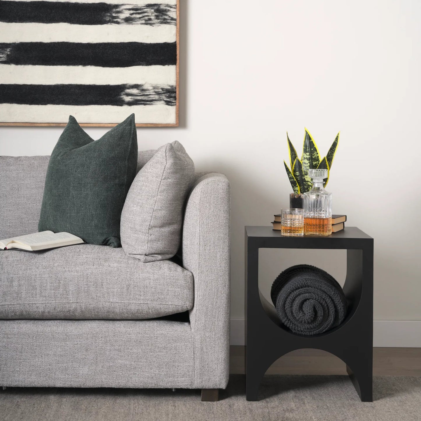 015 SI-2370463 | Lifestyle | Sobi Side Table by Mercana in black. Made from metal in a modern style.