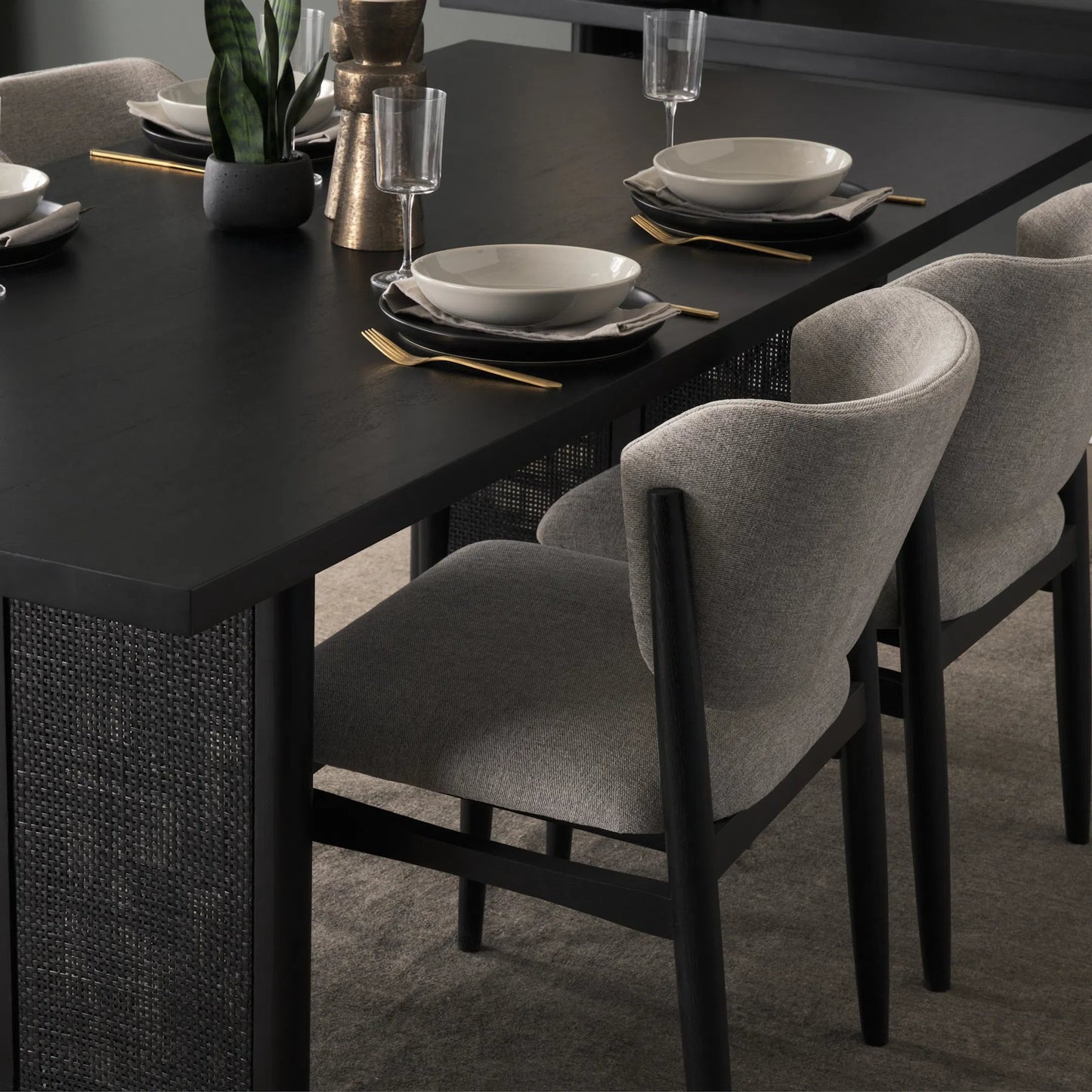 026 SI-2453208 | Lifestyle | Grier Dining Table by Mercana. Made from solid wood in a unique style.