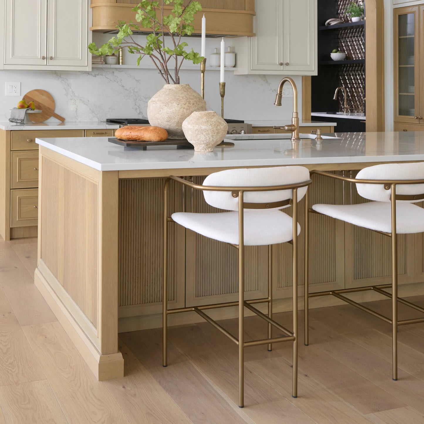 008 SI-2453282 | Lifestyle | Parker Upholstered Seat Counter Stool by Mercana in beige. Made from metal in a unique style.