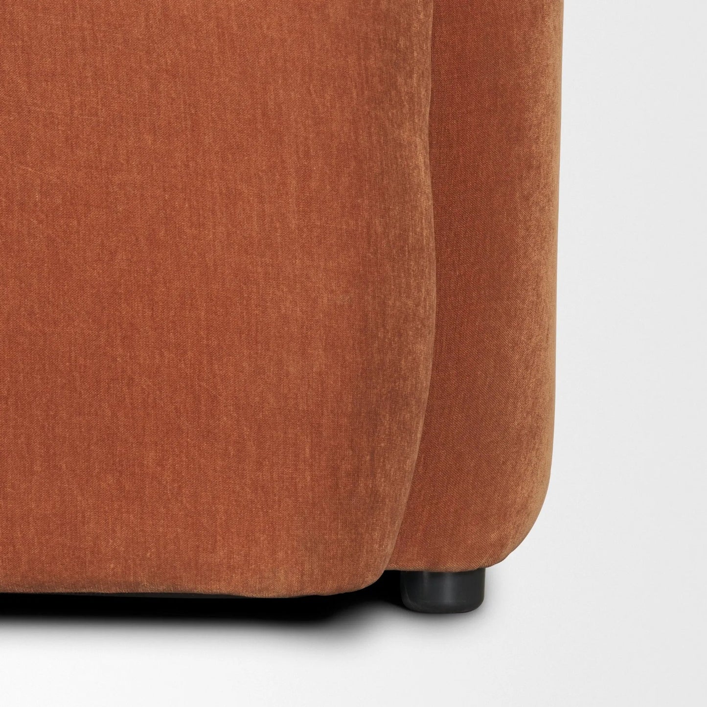016 SI-2527765 | Closeup | Saga Sofa by Mercana. Made from fabric in a transitional style.
