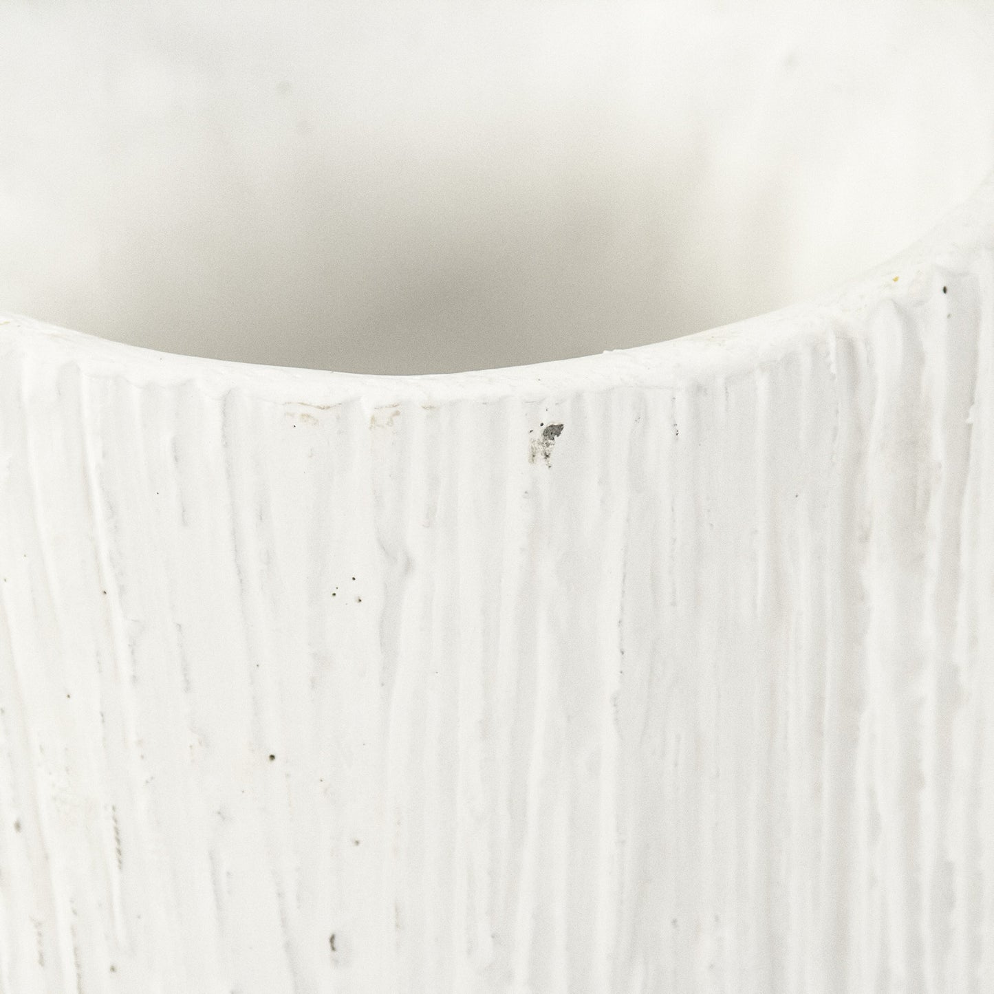 005 SR-900168,SR-900169 | Additional Silo | Distressed White Vase by Zentique in distressed white and cement. Made from cement in a coastal style.