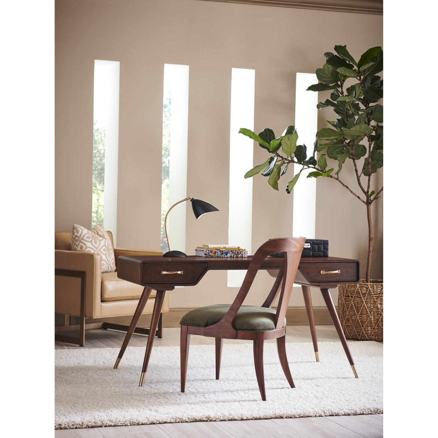 003 SI-1823484 | Lifestyle | Cassina Writing Desk by Sligh in walnut. Made from unique in a traditional style.