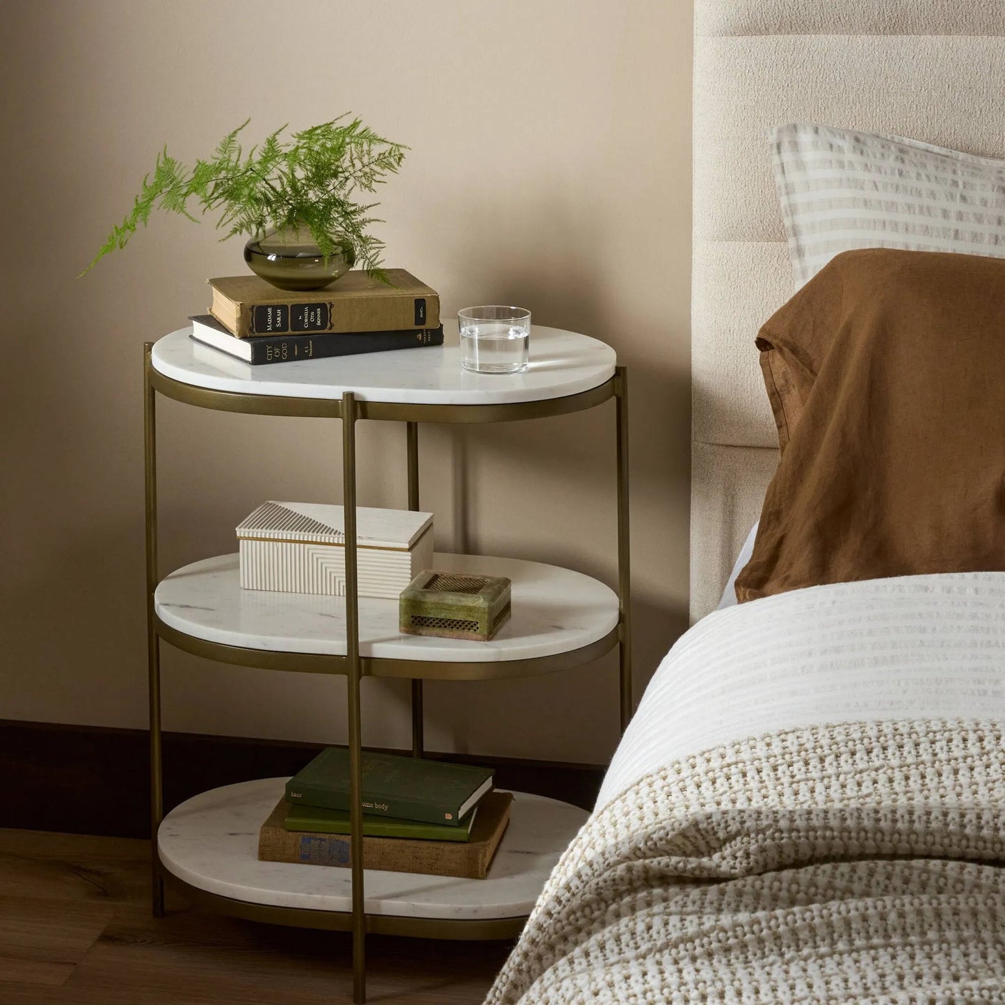 079 SI-1715263 | Lifestyle | Felix Oval Nightstand by Four Hands in antique brass, polished white marble. Made from iron, solid marble in a modern style.