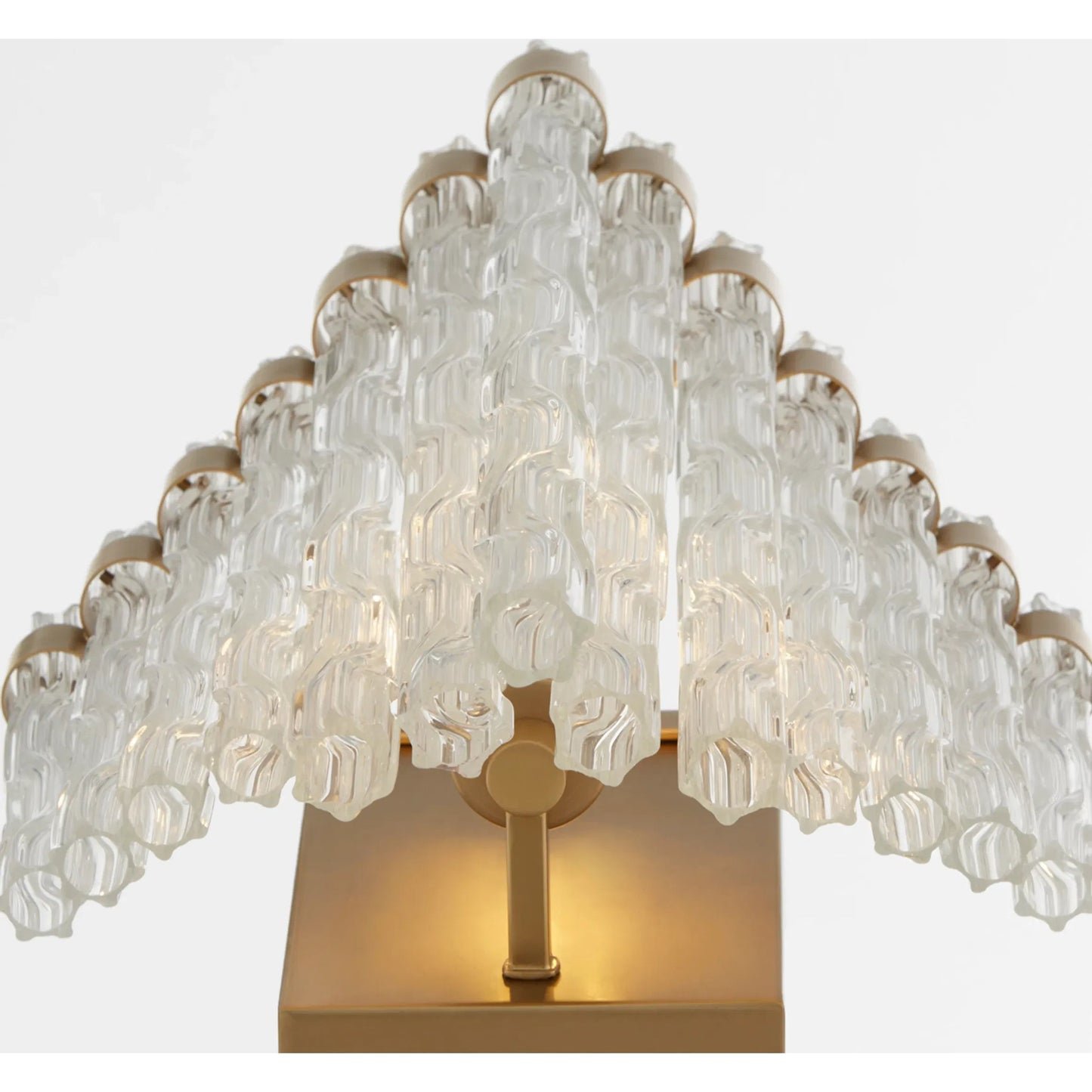 004 SI-2130421 | Lifestyle | Noble Wall Sconce by Cyan Design in aged brass. Made from unique in a modern style.