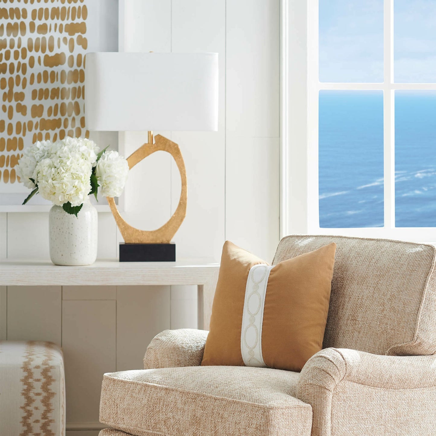 008 S-287050 | Lifestyle | Manhattan Table Lamp by Regina Andrew in gold and gold leaf. Made from resin in a modern style.