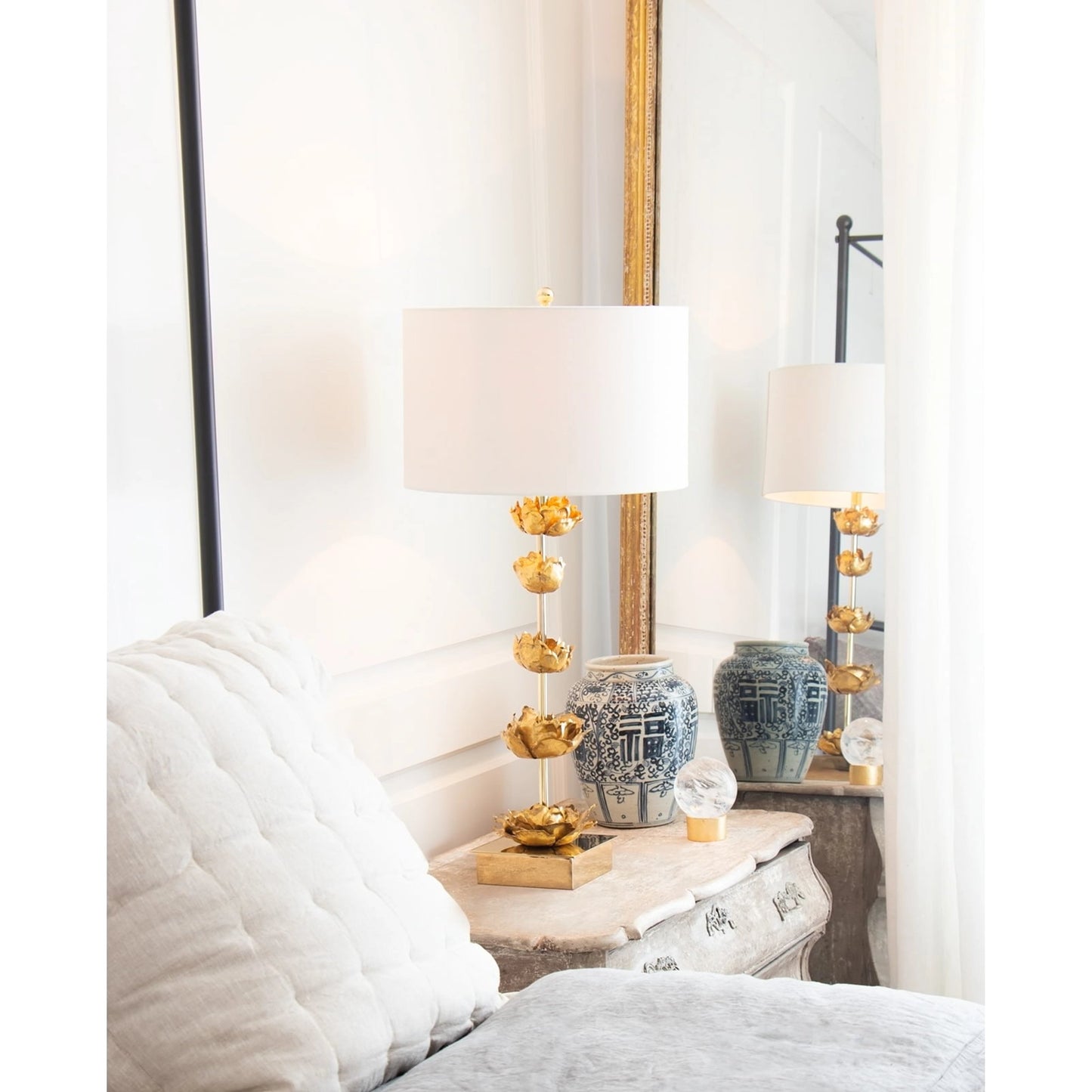 007 S-341453 | Lifestyle | Adeline Table Lamp by Regina Andrew in gold and gold. Made from steel in a modern style.