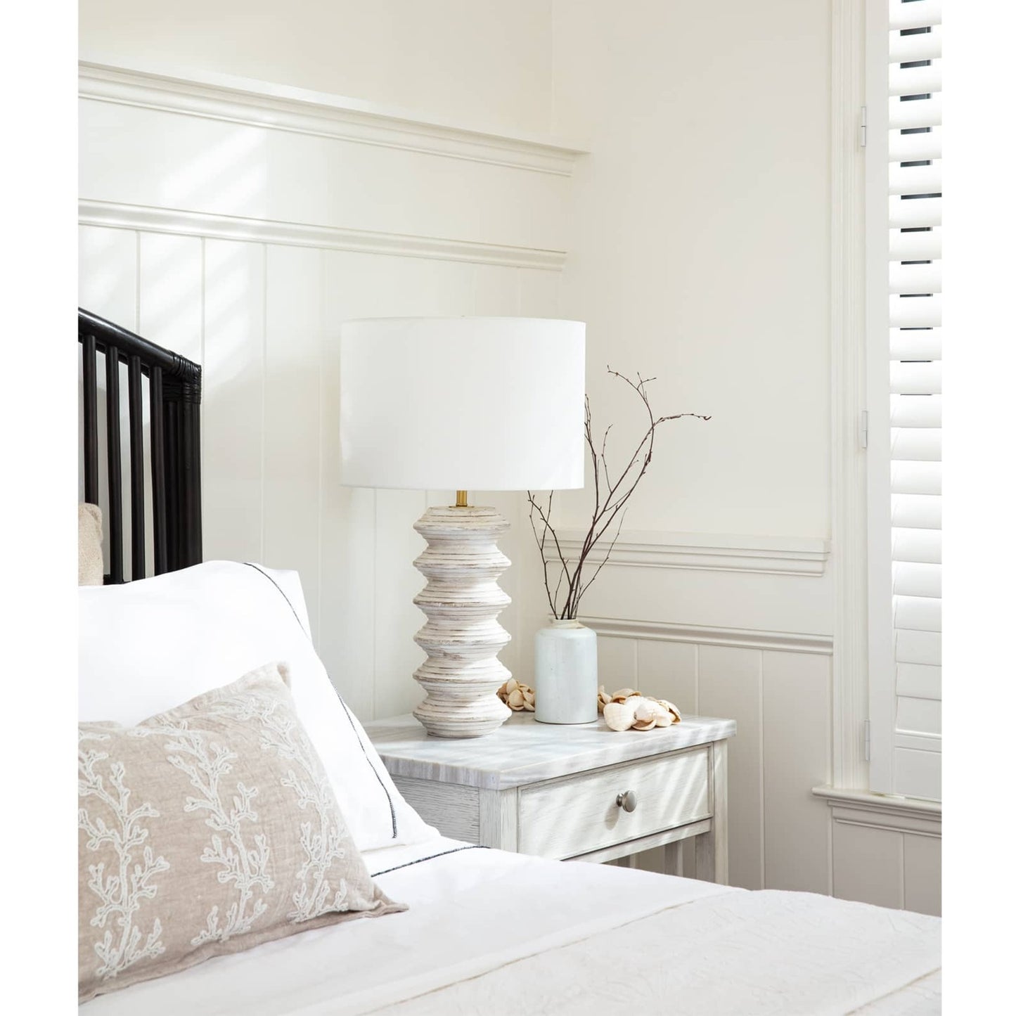 005 SI-1759215 | Lifestyle | Nova Table Lamp by Regina Andrew in white. Made from birch wood in a eclectic & global style.