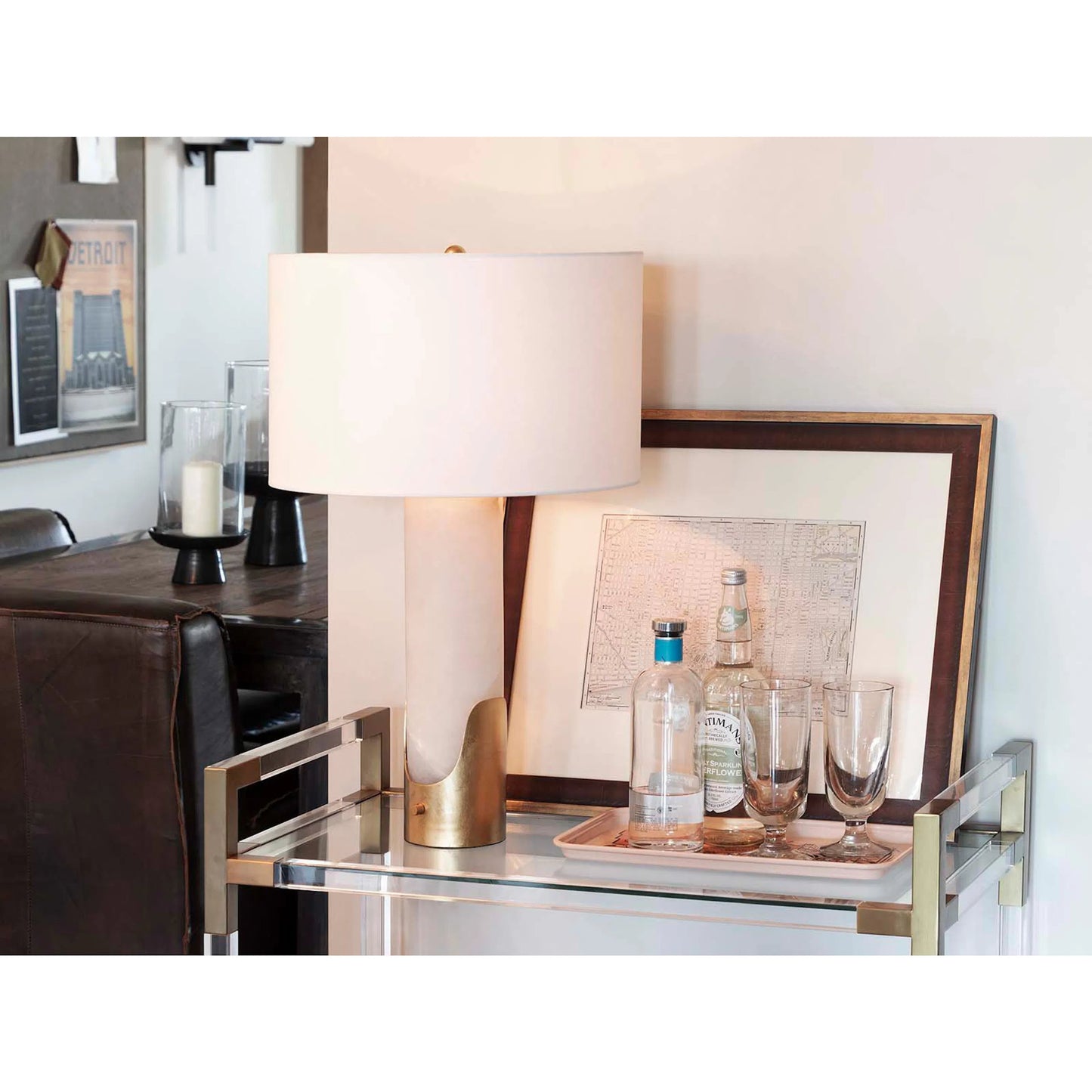 003 SI-2262615 | Lifestyle | Sacha Alabaster Table Lamp by Regina Andrew in natural stone, gold leaf. Made from alabaster in a modern style.