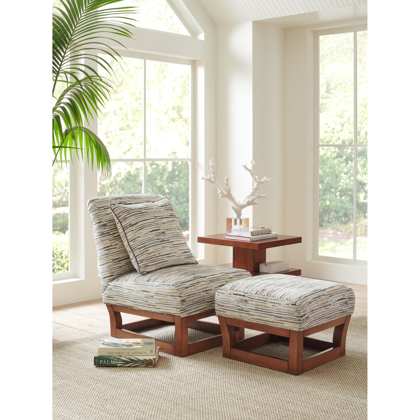 009 SR-836203 | Lifestyle | Lagoon Lamp Table by Tommy Bahama Home. Made from unique in a modern style.