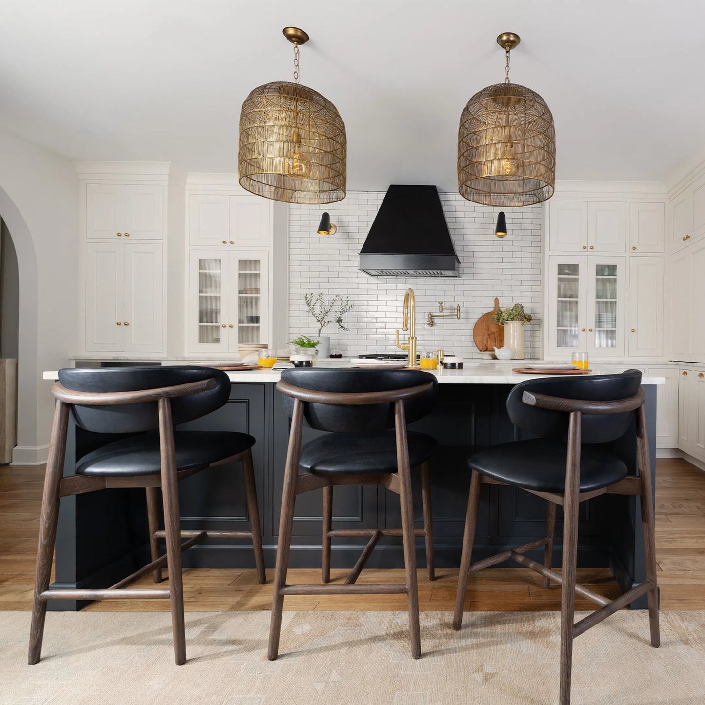 018 SI-1759158 | Lifestyle | Fresco Pendant by Regina Andrew in brass. Made from iron in a coastal style.