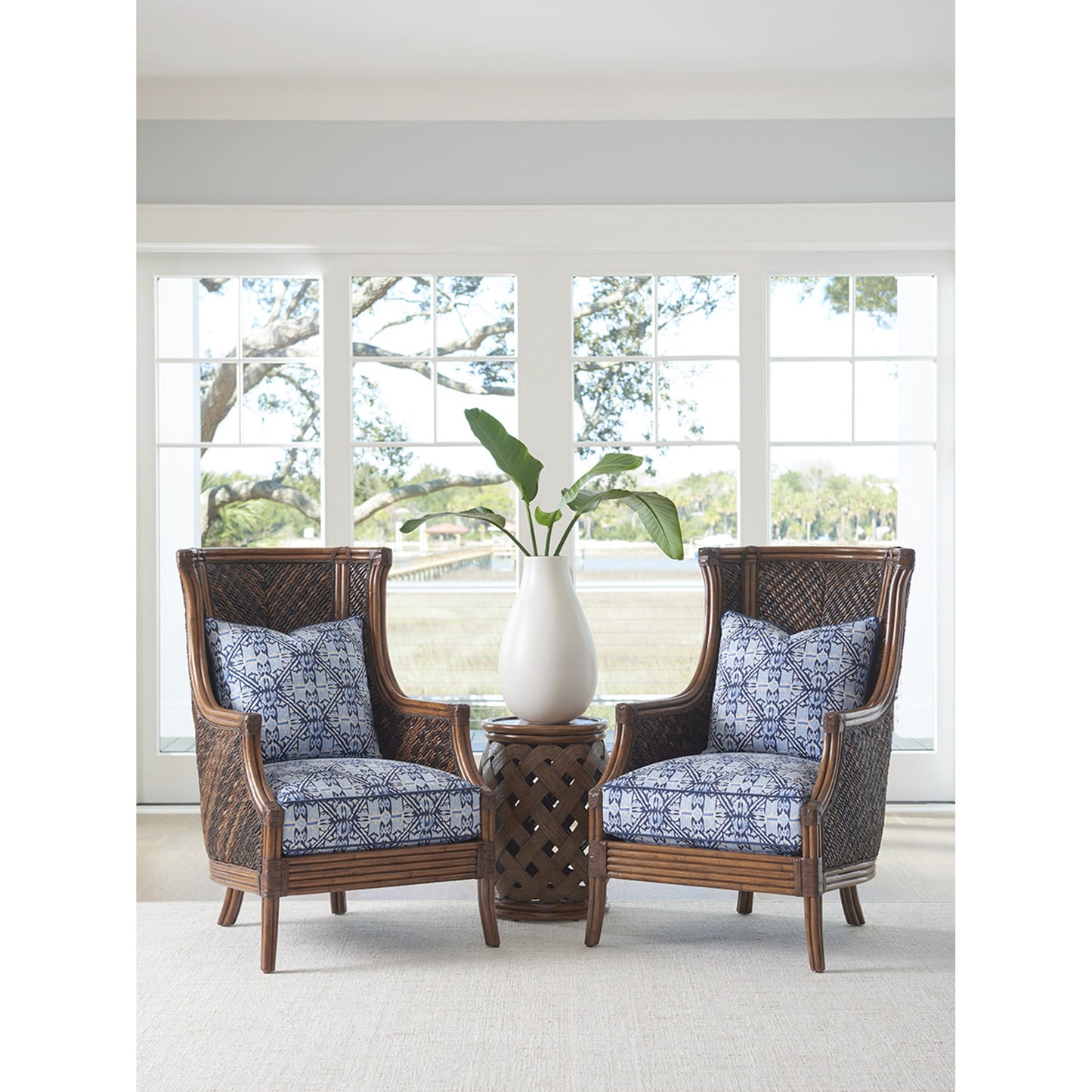 004 SR-836147 | Lifestyle | Hibiscus Round Accent Table by Tommy Bahama Home. Made from unique in a coastal style.