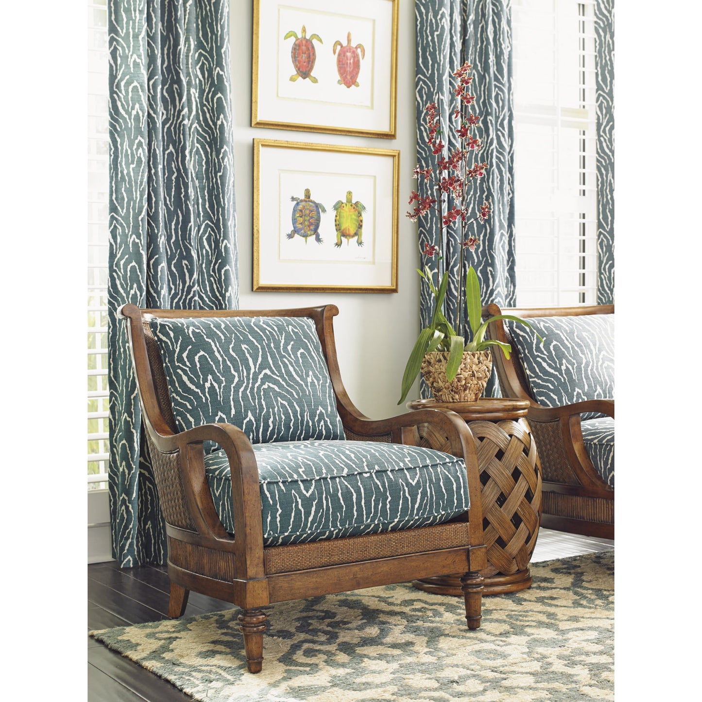 006 SR-836147 | Lifestyle | Hibiscus Round Accent Table by Tommy Bahama Home. Made from unique in a coastal style.