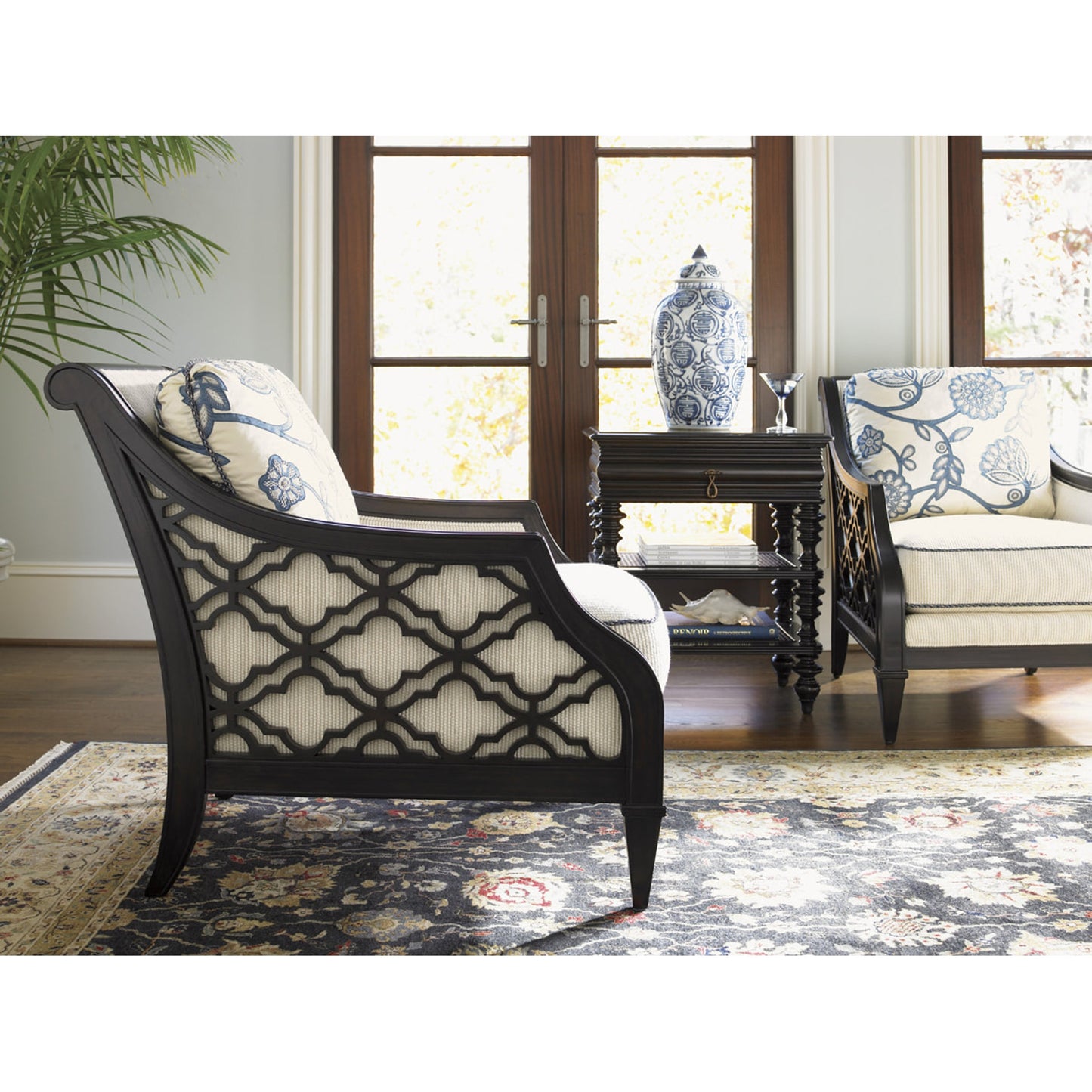 004 SR-836535 | Lifestyle | Tropic Lamp Table by Tommy Bahama Home. Made from unique in a traditional style.