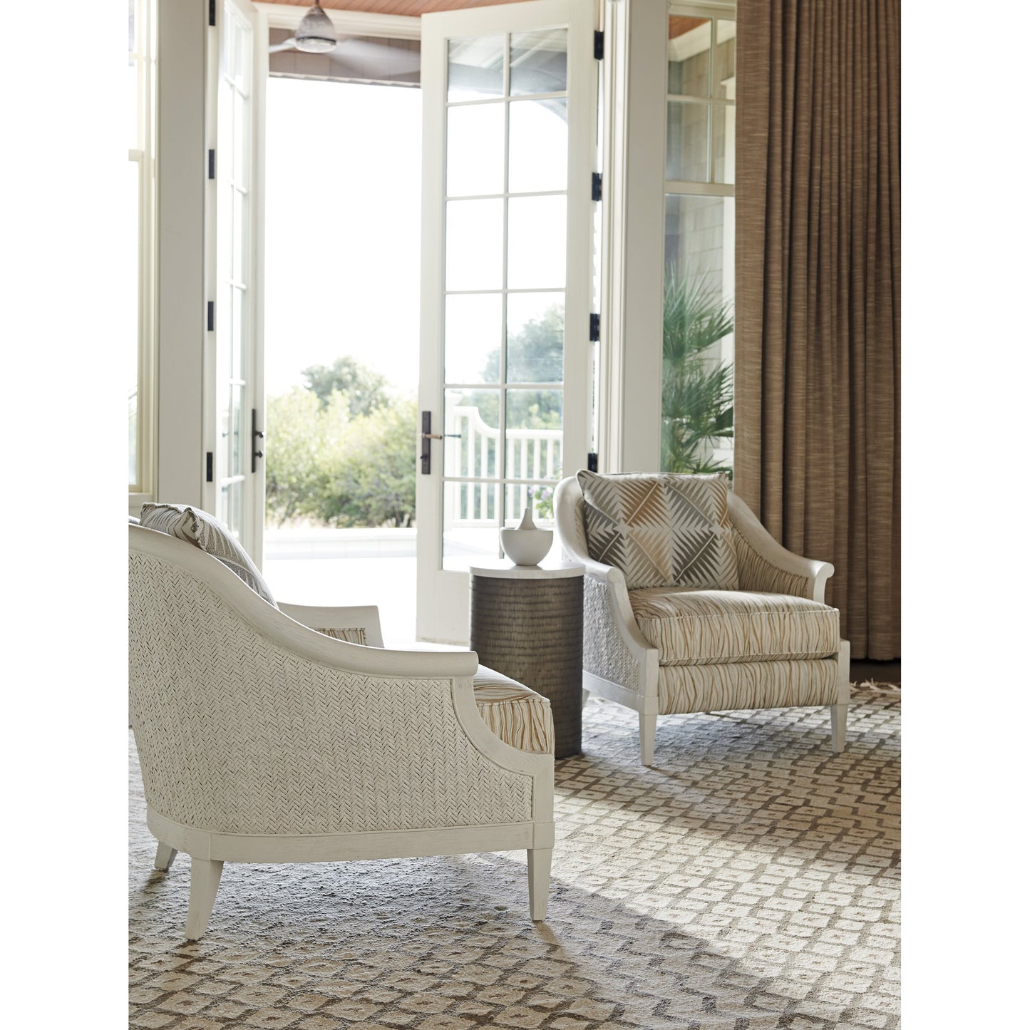 005 SR-836537 | Lifestyle | Turnberry Round Chairside Table by Tommy Bahama Home. Made from unique in a coastal style.