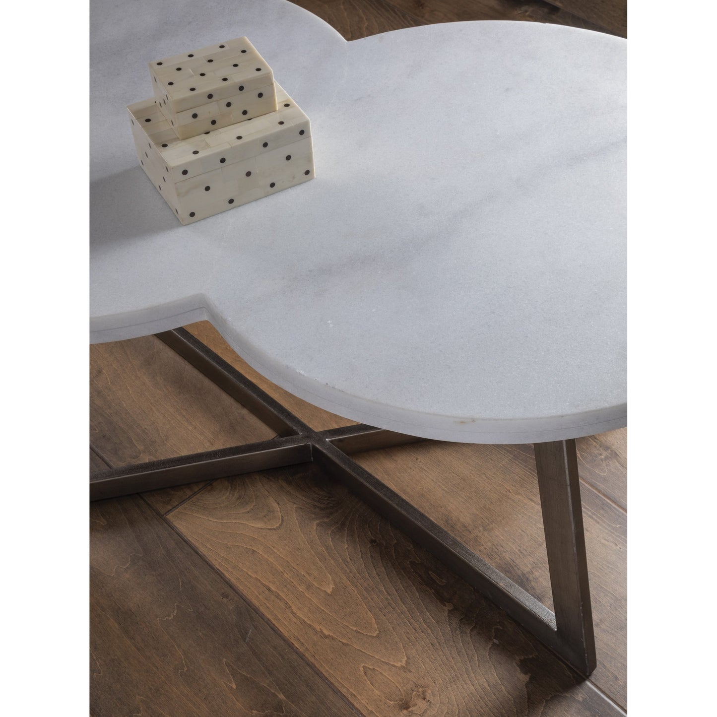 003 SR-834165 | Lifestyle | Aristo Rectangular Cocktail Table by Artistica Home. Made from unique in a modern style.