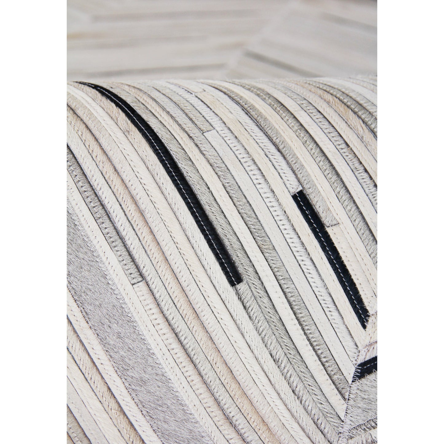 004 SI-1829083,SI-1829084,SI-1829085,SI-1829086,SI-1829087 | Closeup | Natural Hide 2163 Rug by Exquisite Rugs in silver/blue. Made from unique in a unique style.