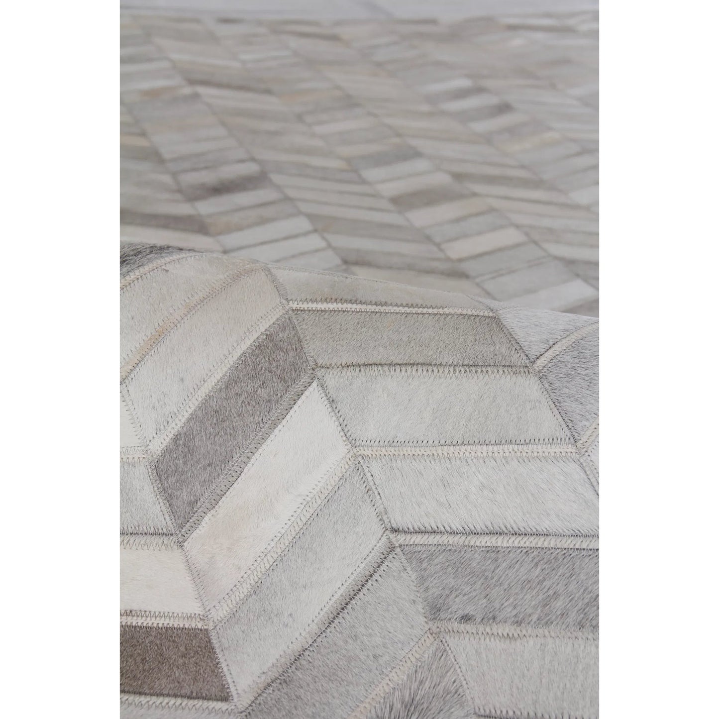 004 SI-2383680,SI-2383681 | Additional Silo | Natural Hide 2165 Rug by Exquisite Rugs in gray, ivory. Made from leather hide in a unique style.