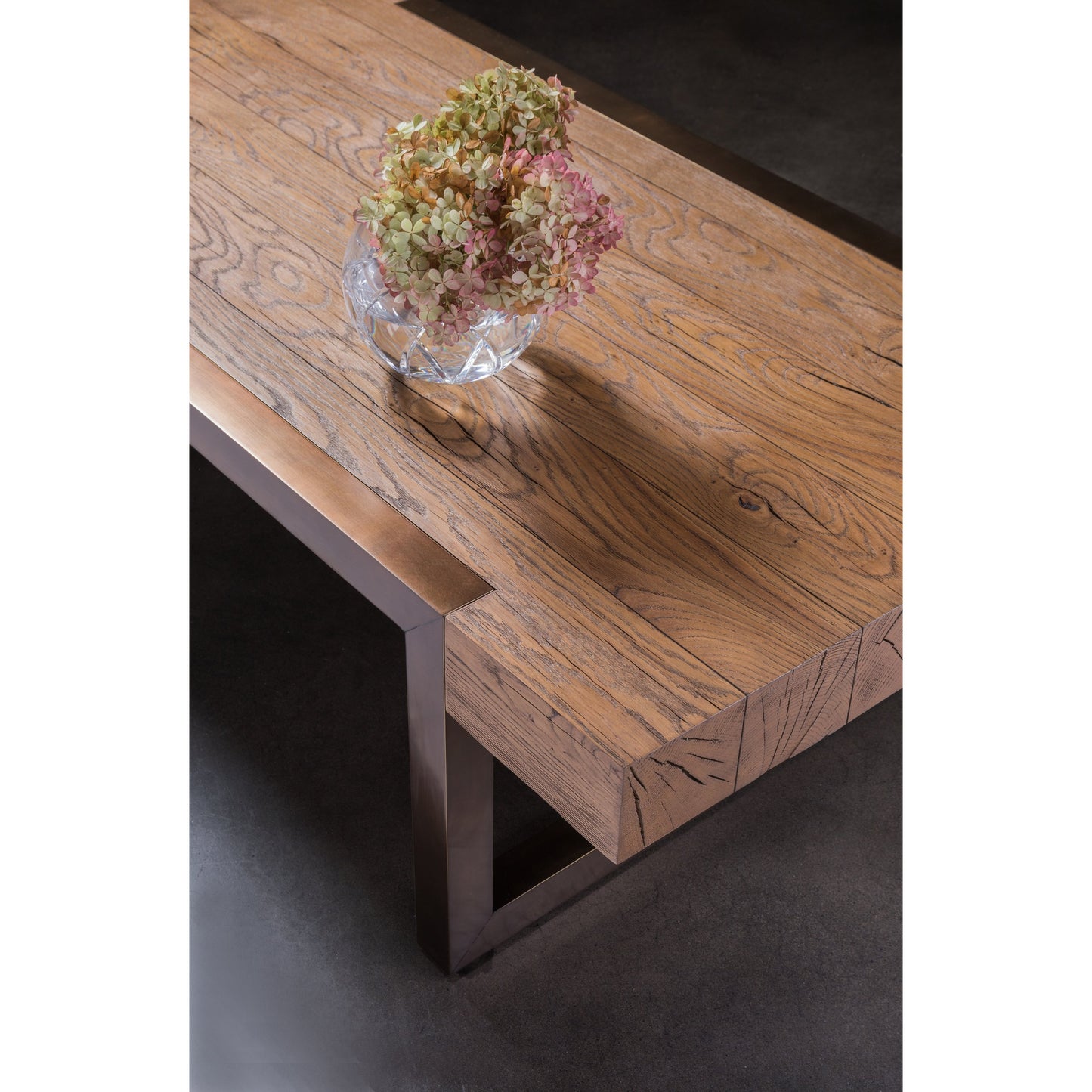 005 SI-1770478 | Lifestyle | Canto Cocktail Table by Artistica Home in honey brown. Made from unique in a modern style.