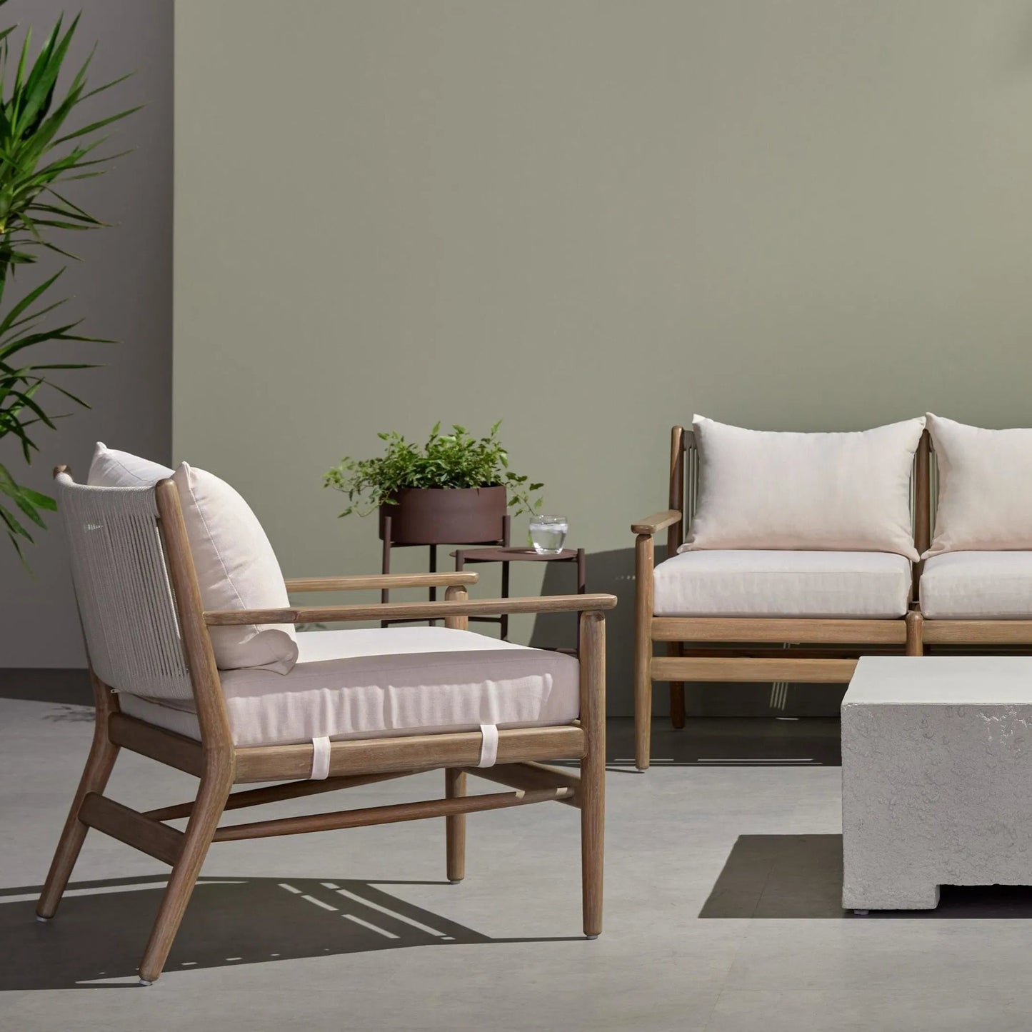 024 SI-1716558 | Lifestyle | Rosen Outdoor Chair by Four Hands in lakin oat. Made from 100% olefin, solid fsc®-certified eucalyptus, 98% polypropylene, 2% polyester in a coastal style.