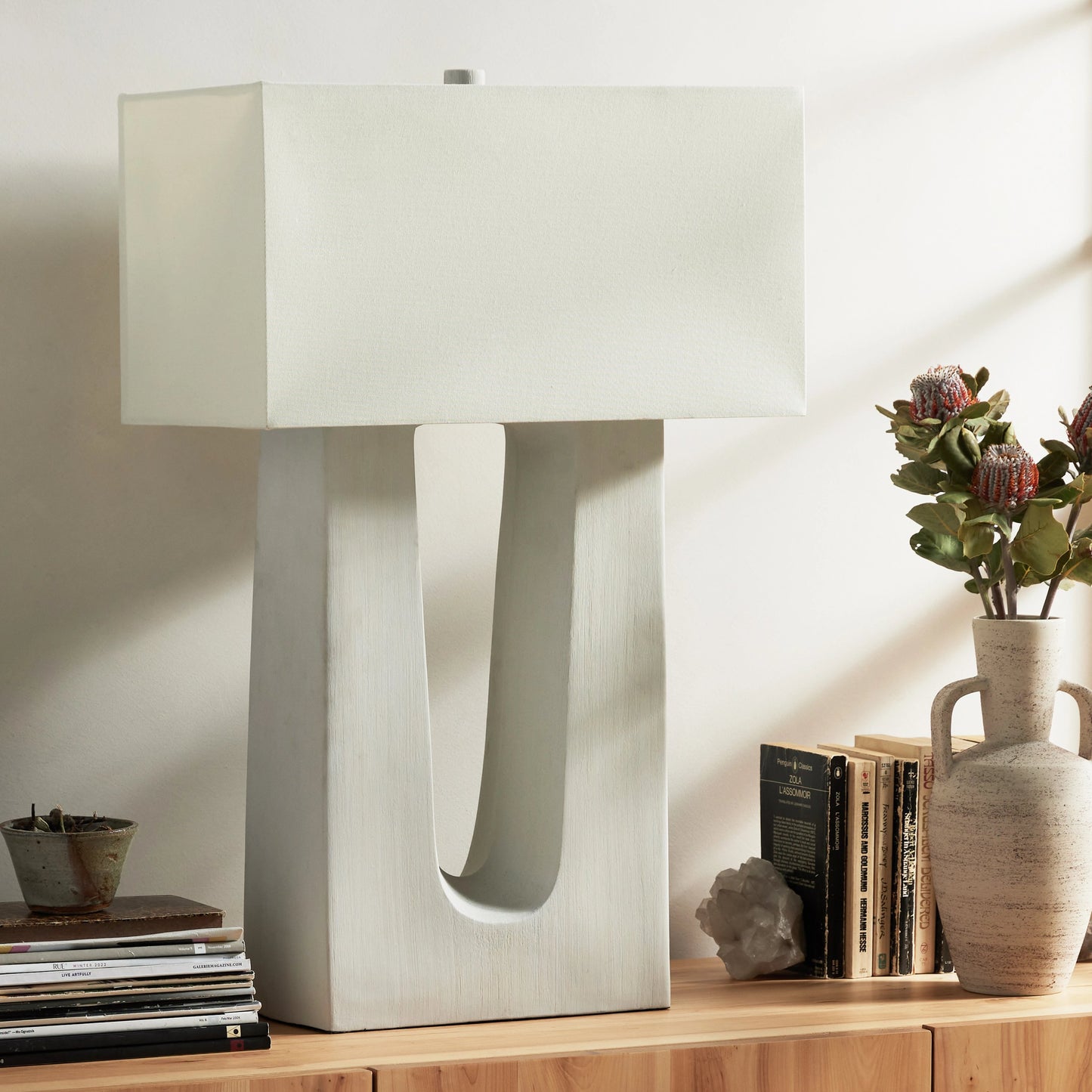015 SI-1902109 | Lifestyle | Cuit Table Lamp by Four Hands in matte white. Made from ceramic, 65% polyester, 35% flax, linen, thermoplastic in a coastal style.