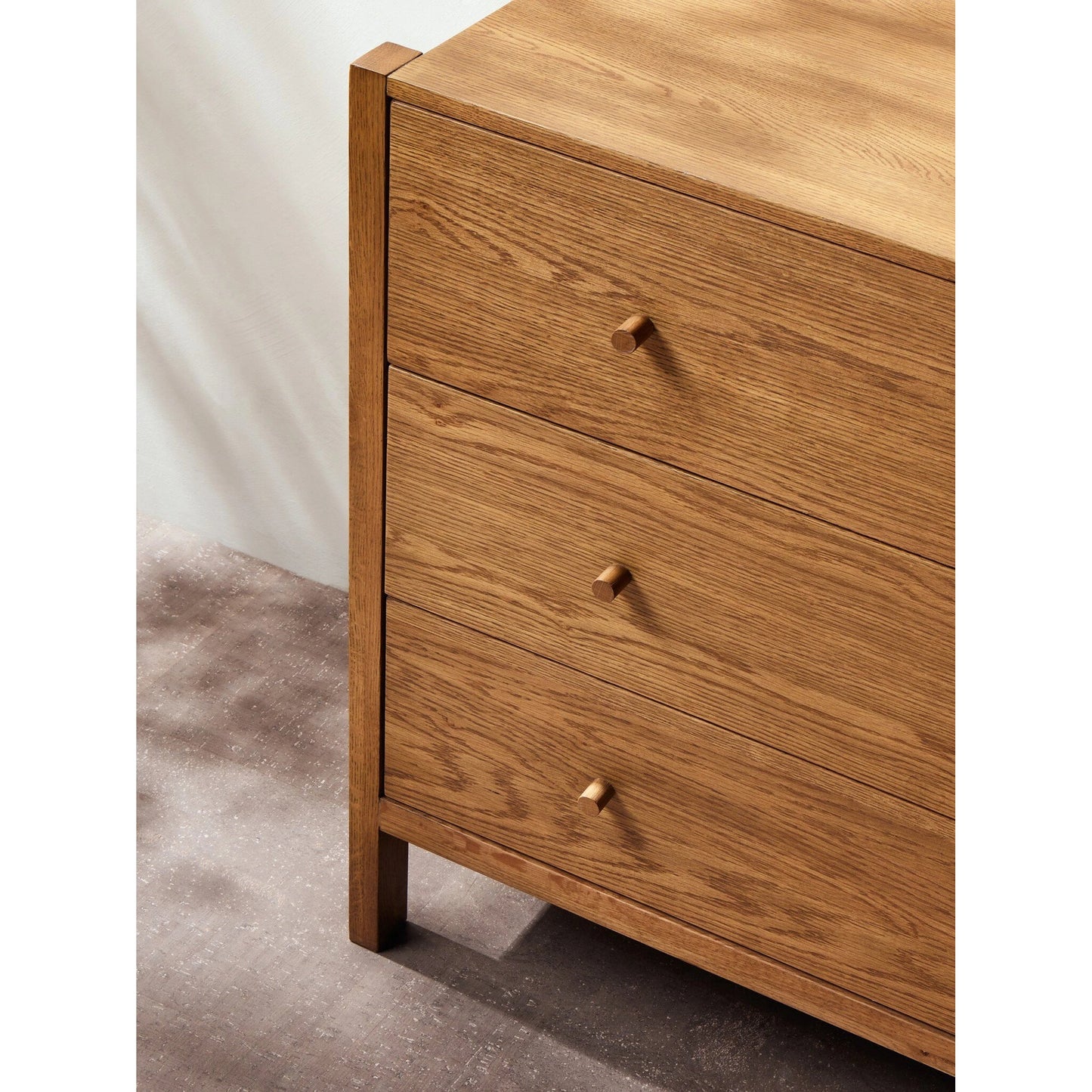 025 SI-1977549 | Lifestyle | Meadow 6 Drawer Dresser by Four Hands in tawny oak. Made from solid oak, oak veneer in a modern style.