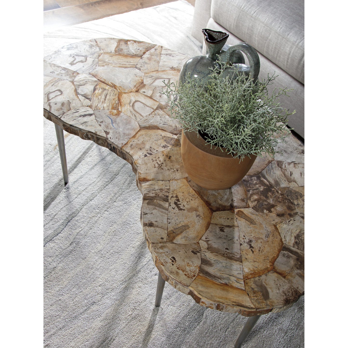 005 SI-2013267 | Lifestyle | Caldera Kidney Cocktail Table by Artistica Home in silver. Made from unique in a modern style.