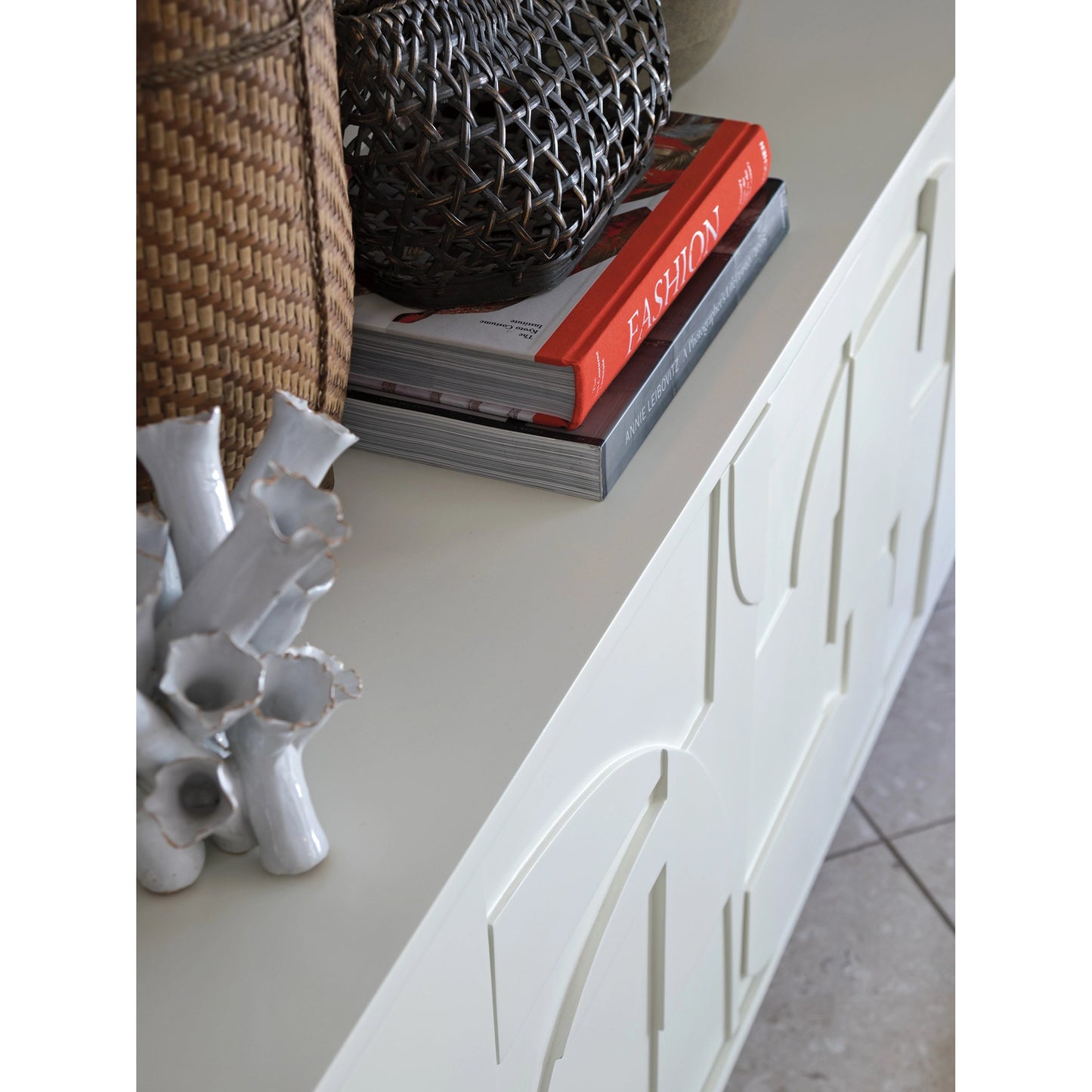 005 SI-2013273 | Closeup | Bardo Long Media Console by Artistica Home in matte white. Made from unique in a modern style.