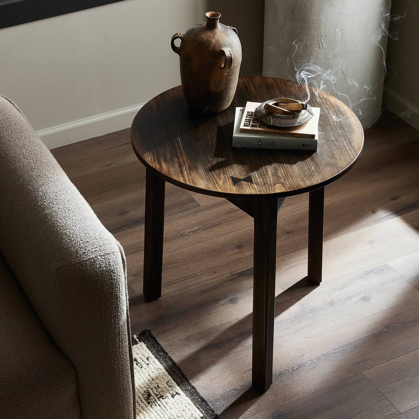 011 SI-2137645 | Lifestyle | The Pimms Table by Four Hands in aged brown. Made from solid pine, pine veneer, zinc alloy in a modern style.