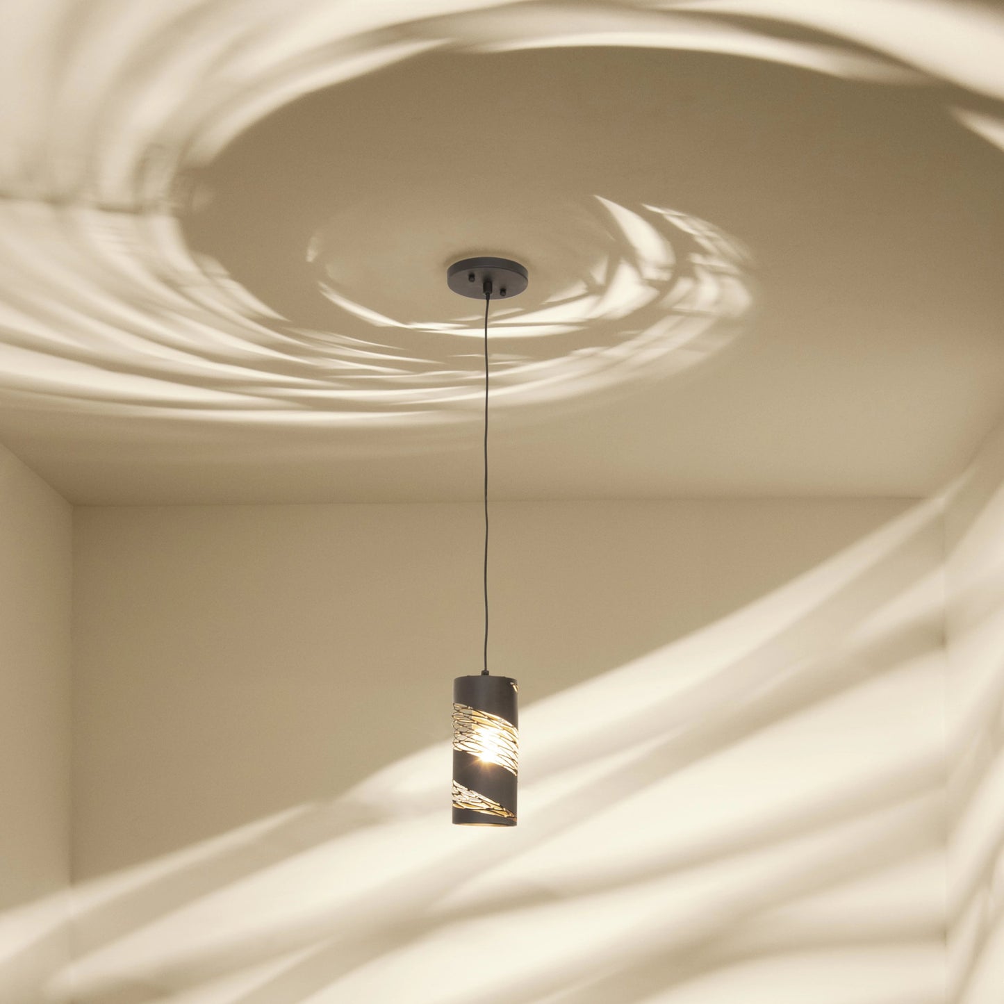 004 SI-1991387 | Additional Silo | Flow I Mini Pendant by Varaluz in matte black/french gold. Made from unique in a modern style.