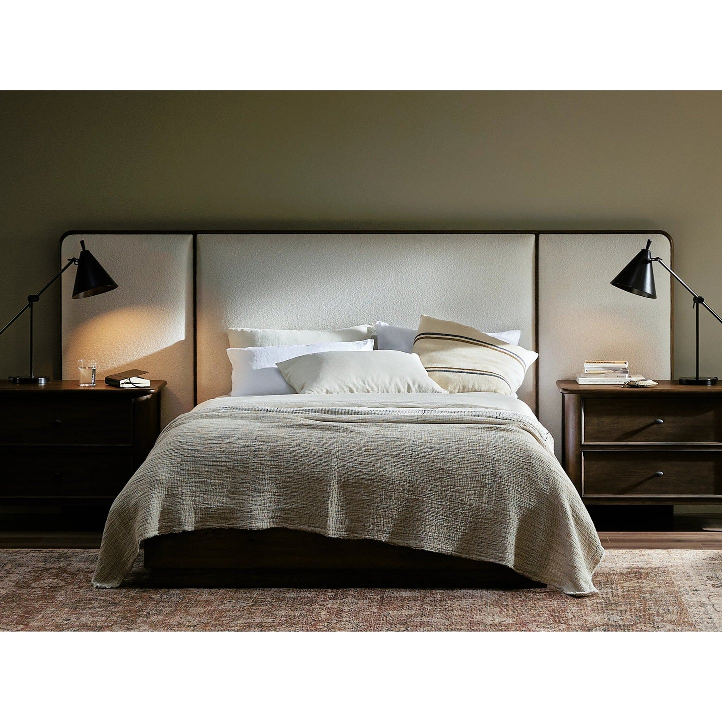 025 SI-2158410 | Lifestyle | Regan Bed by Four Hands in crete ivory, rustic fawn, rustic fawn veneer. Made from 100% polyester, solid oak, resawn oak in a modern style.