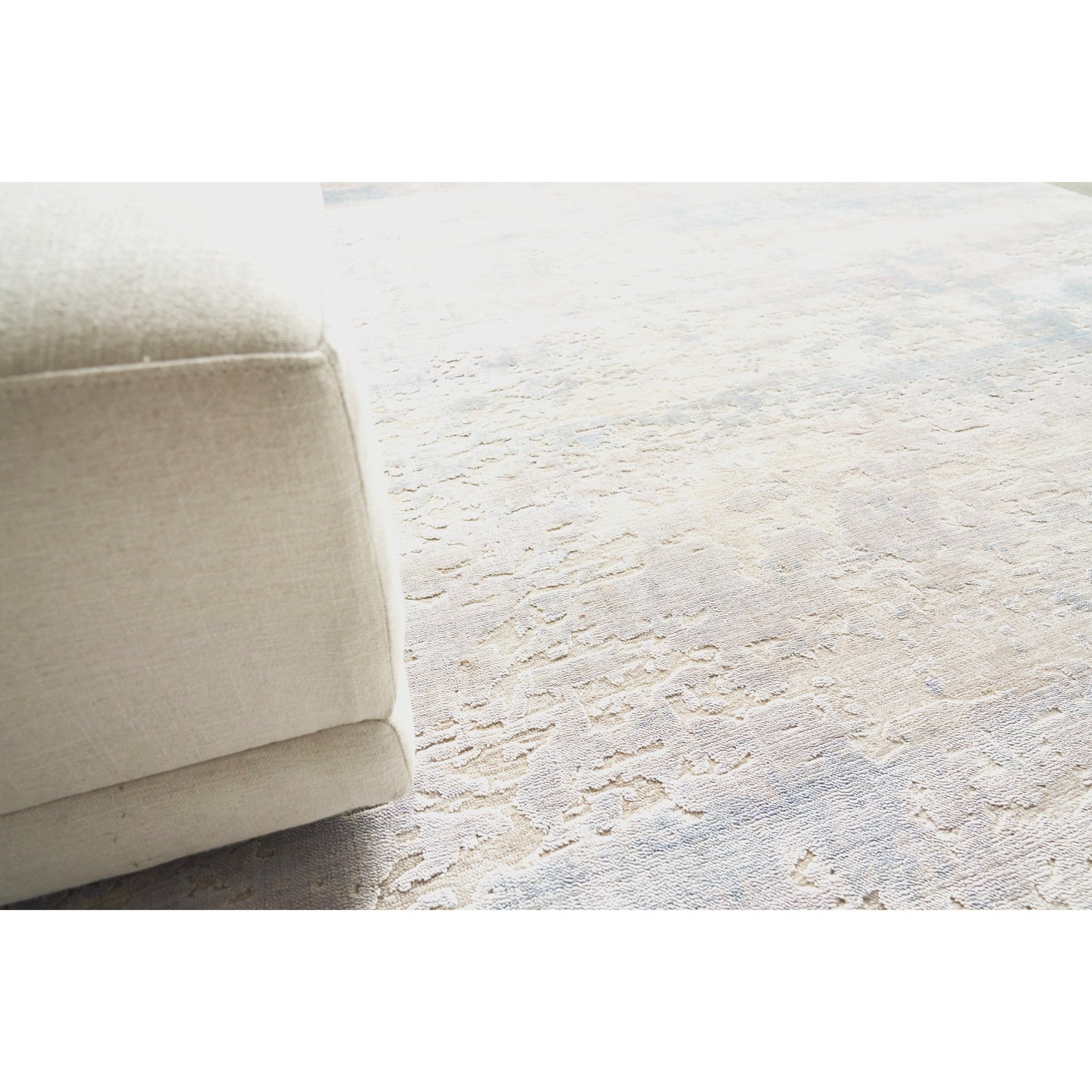 006 SI-1829377 | Lifestyle | Reflections Rug - Light Beige, Blue by Exquisite Rugs in light beige, blue. Made from bamboo silk in a unique style.