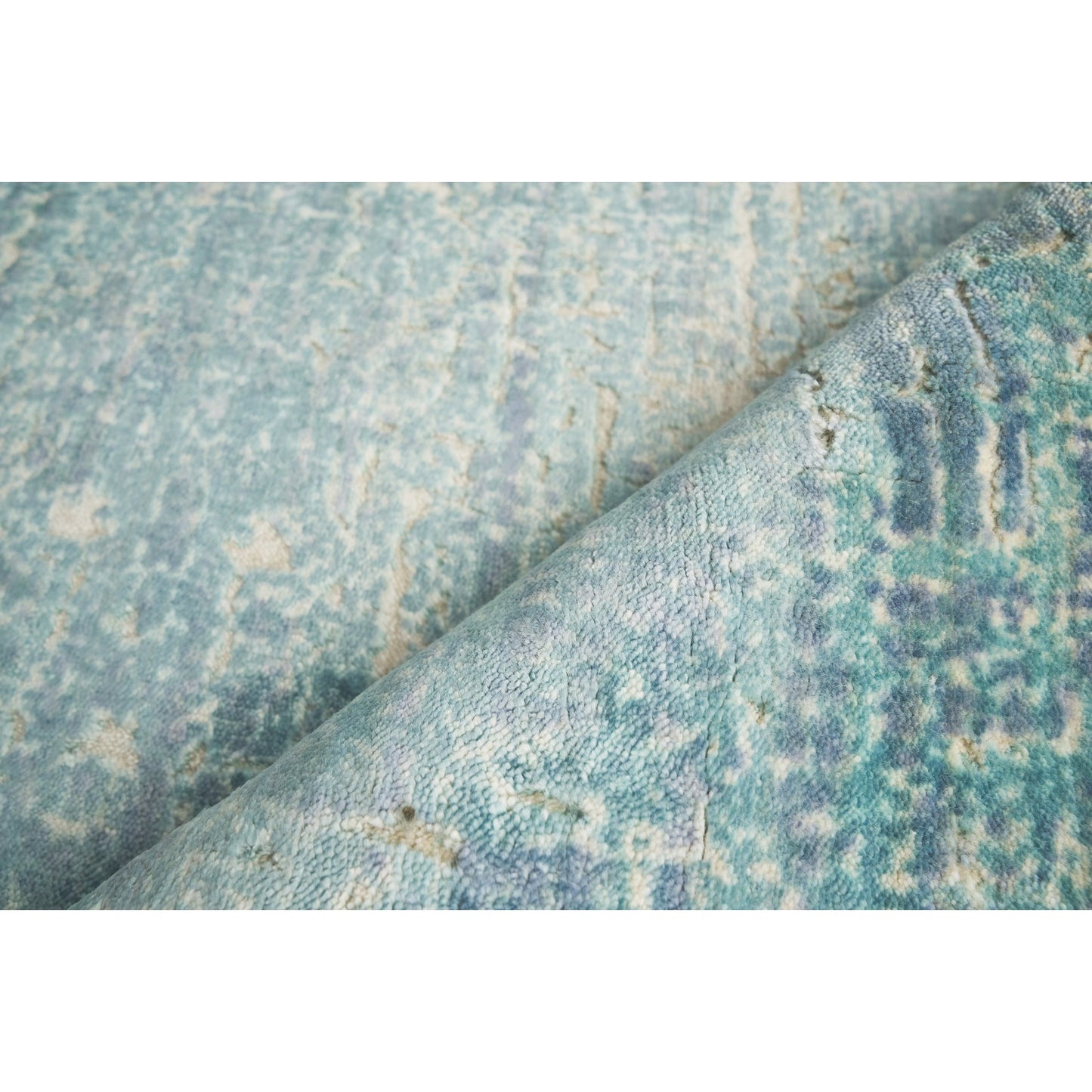 004 SI-1829386,SI-1829387,SI-1829388 | Closeup | Reflections Rug - Teal by Exquisite Rugs in teal. Made from bamboo silk in a unique style.
