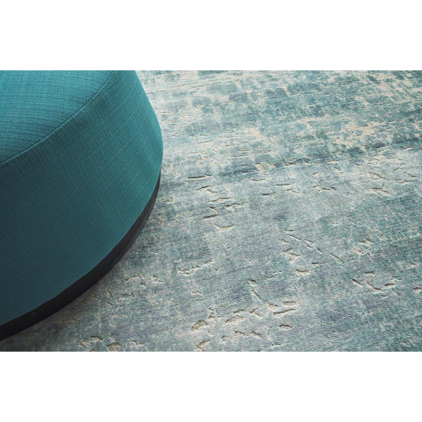 005 SI-1829386,SI-1829387,SI-1829388 | Lifestyle | Reflections Rug - Teal by Exquisite Rugs in teal. Made from bamboo silk in a unique style.