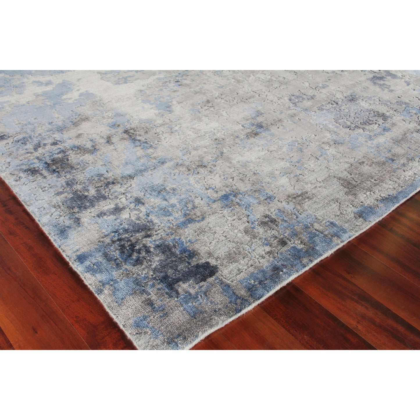 002 SI-1829402,SI-1829403 | Closeup | Reflections Rug - Silver, Blue by Exquisite Rugs in silver, blue. Made from bamboo silk in a unique style.