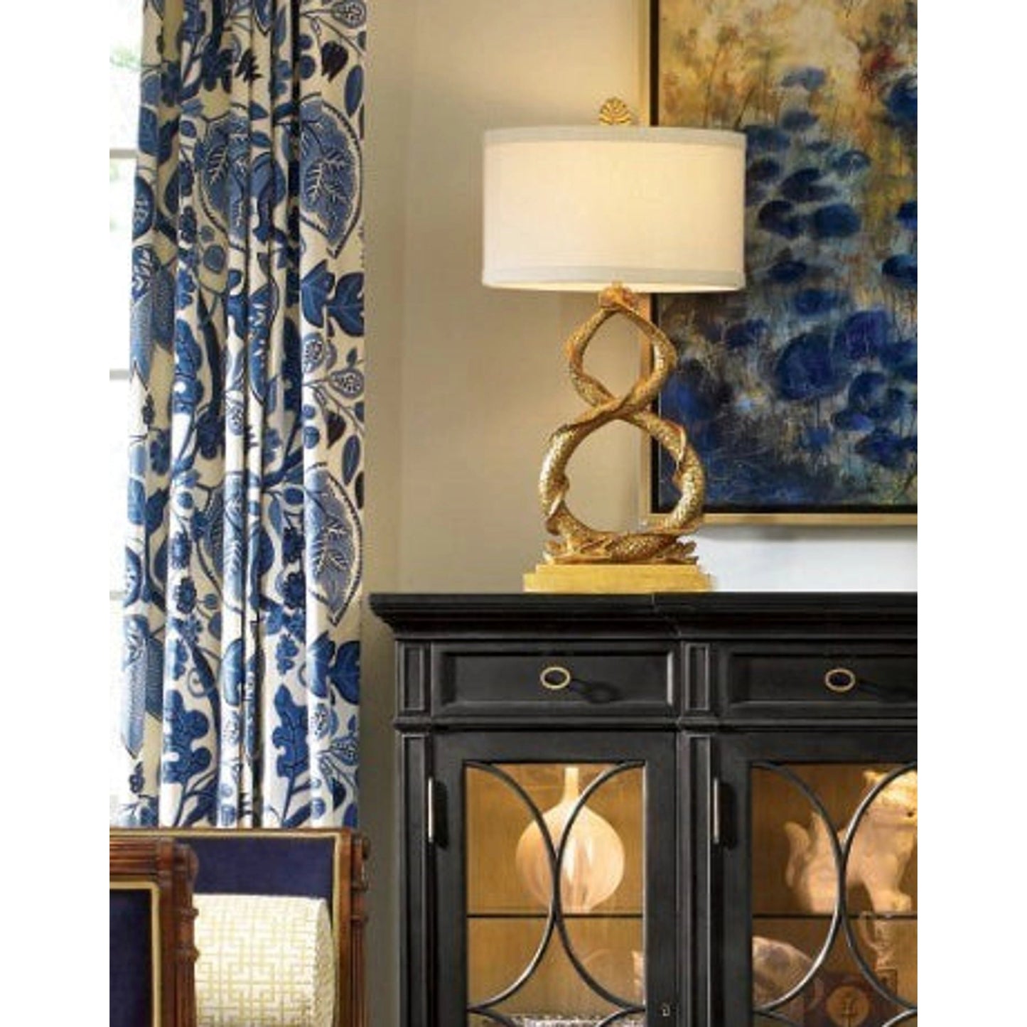 003 SR-385175,SR-385176 | Lifestyle | Dahl Lamp by Wildwood in antique gold leaf. Made from unique in a transitional style.