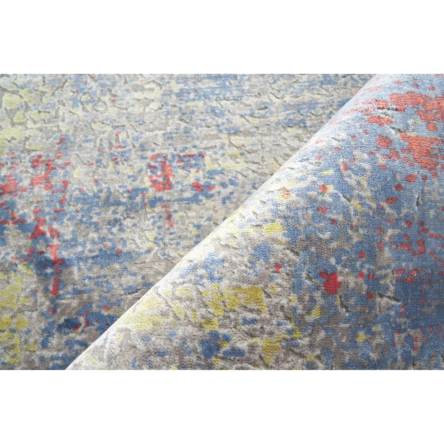 021 SI-2383789 | Closeup | Reflections 2616 Rug by Exquisite Rugs in ivory, blue, red. Made from bamboo silk in a unique style.