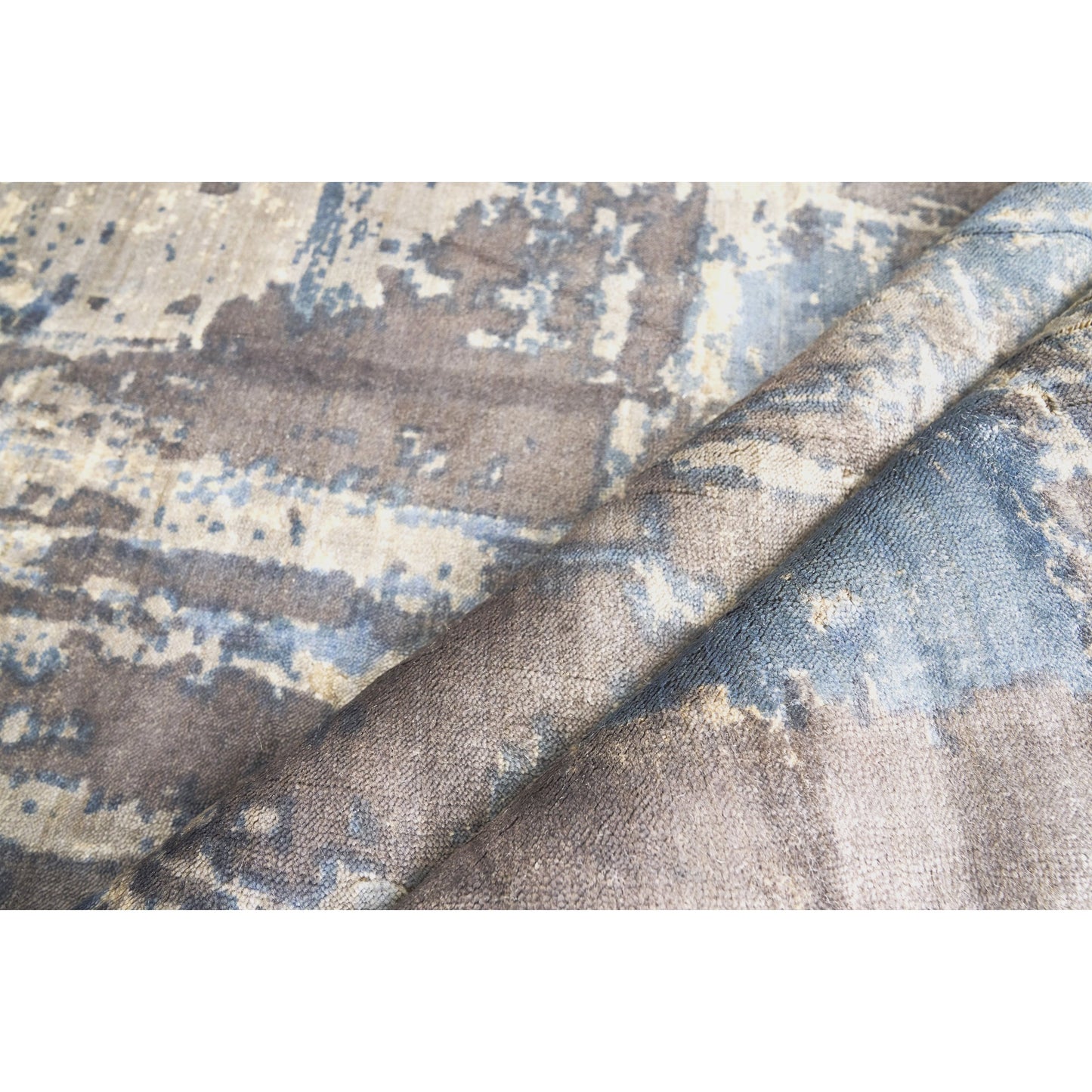 004 SI-1829409,SI-1829412,SI-1829413 | Closeup | Reflections Rug - Beige, Blue by Exquisite Rugs in beige, blue. Made from bamboo silk in a unique style.