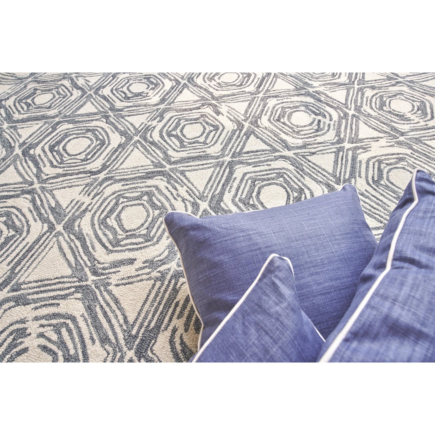 005 SI-2383803,SI-2383804 | Additional Silo | Caprice 2708 Rug by Exquisite Rugs in dark blue, ivory. Made from new zealand wool in a unique style.