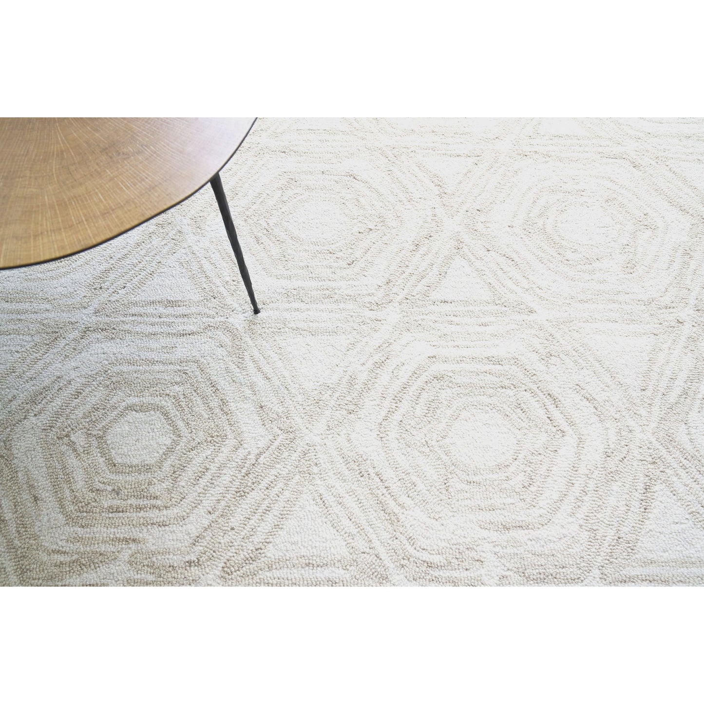 006 SI-1827474,SI-1827475,SI-1827476,SI-1827477,SI-1827478,SI-1827479 | Lifestyle | Caprice 2710 Rug by Exquisite Rugs in beige, ivory. Made from new zealand wool in a unique style.