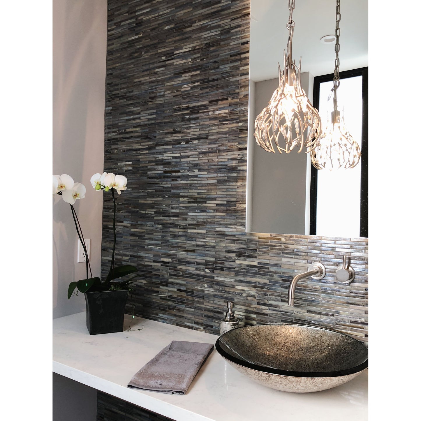 012 SR-817565 | Lifestyle | Bask Crystal Mini Pendant by Varaluz. Made from premium pre-installed crystal in a transitional style.